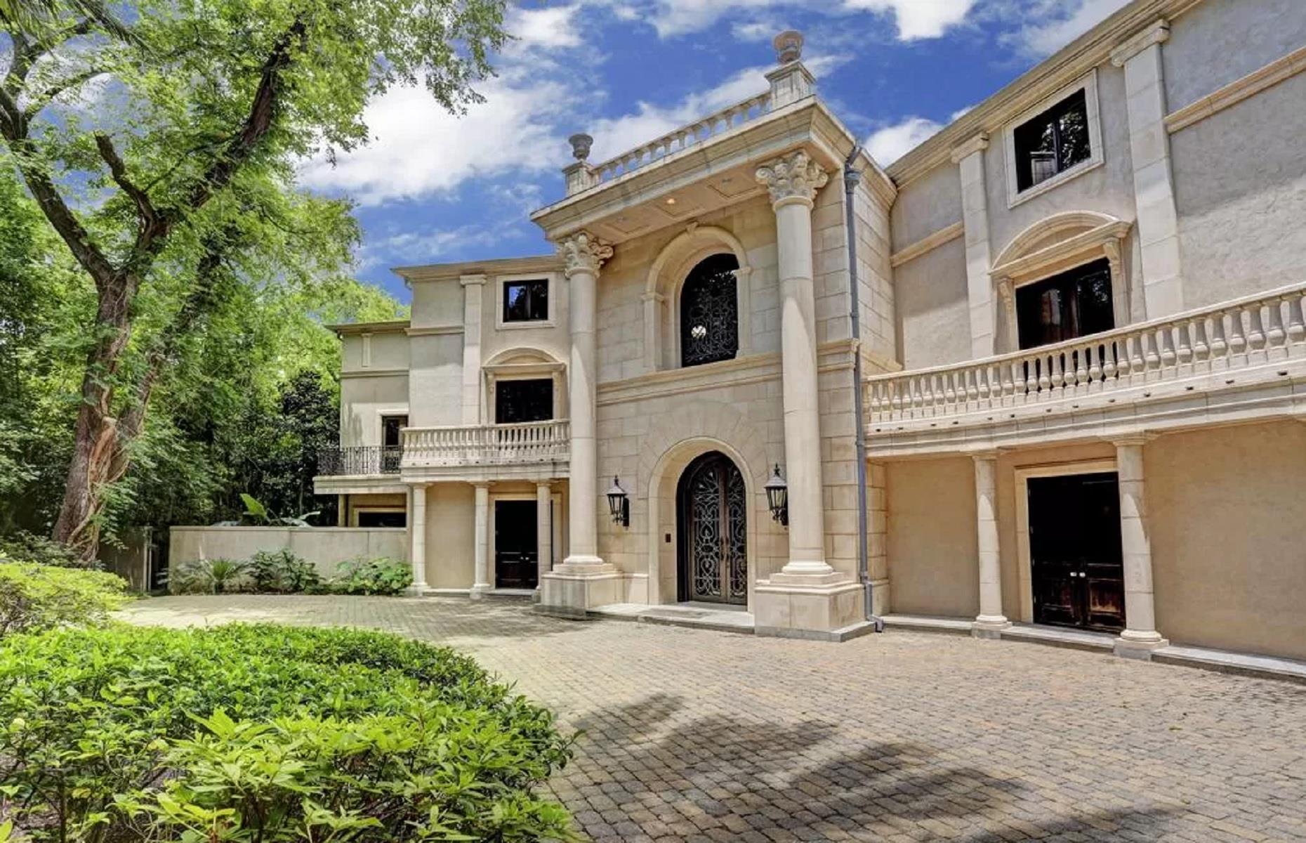 Beyoncé gifts mom a $5.9m (£5.2m) Houston mansion