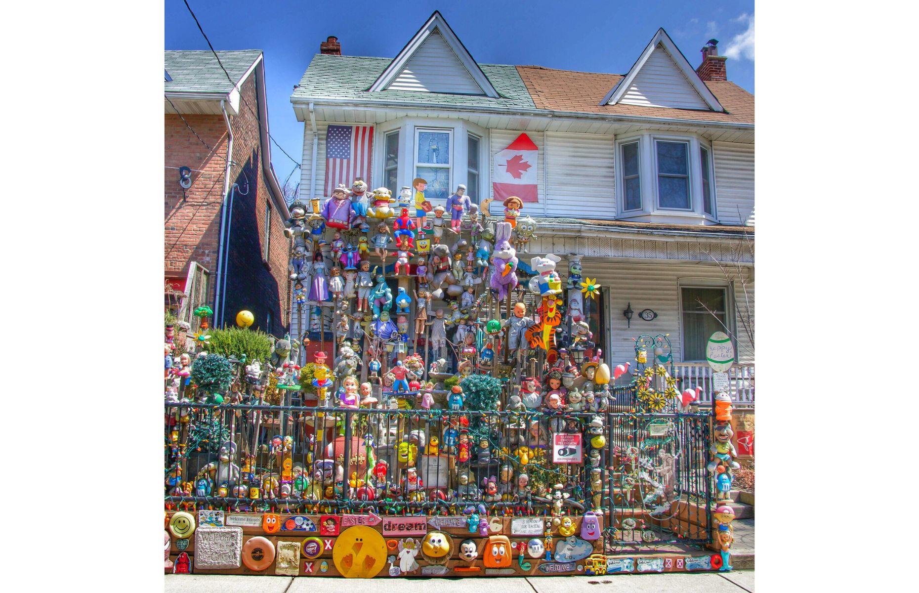 Leslieville's Crazy Doll House, Toronto, Ontario