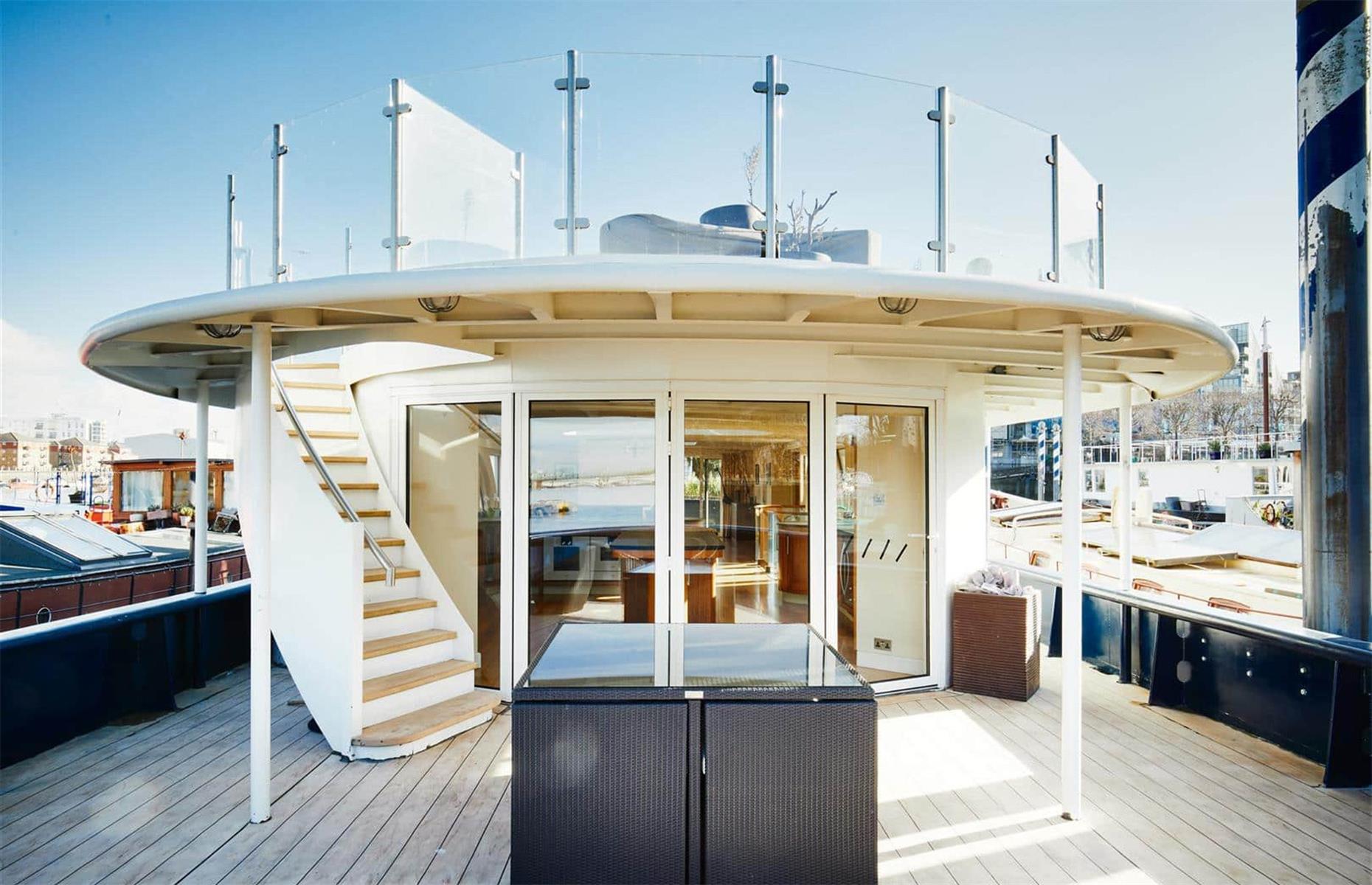 Caracoli houseboat, London, UK