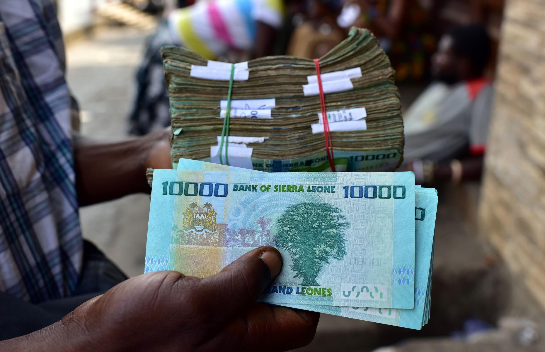 Sierra Leonean leone: $1 = 11,372.6 SLL