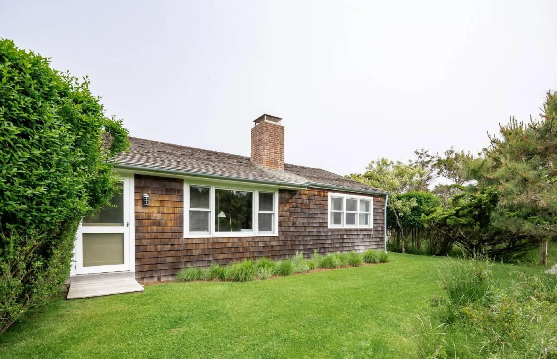 Sarah Jessica Parker's modest Hamptons house: $959 (£754) per night 