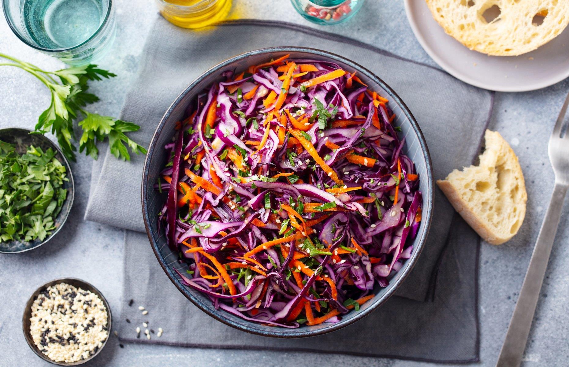 Make long-lasting salads using dry ingredients