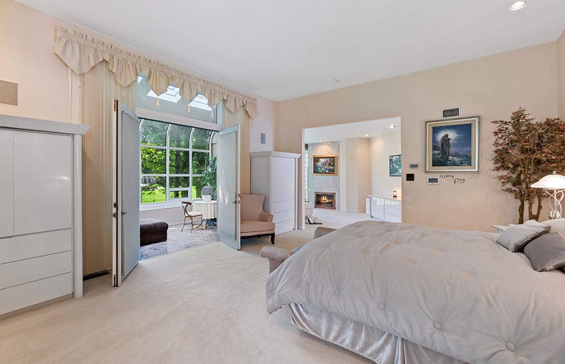 Gloria Gaynor's longtime New Jersey home: listed for $1.2 million