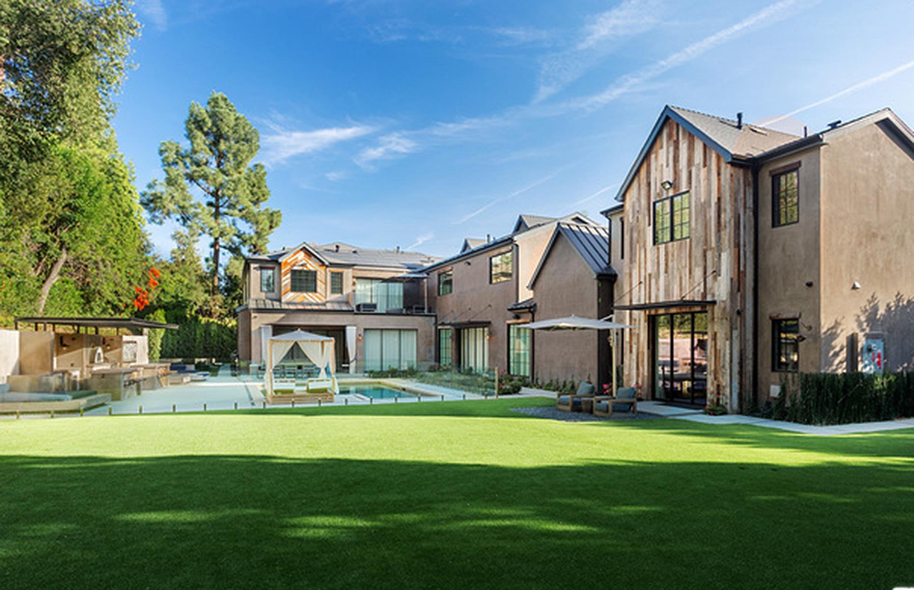 Kelly Clarkson's Encino mansion: $10 million (£8.1m) 