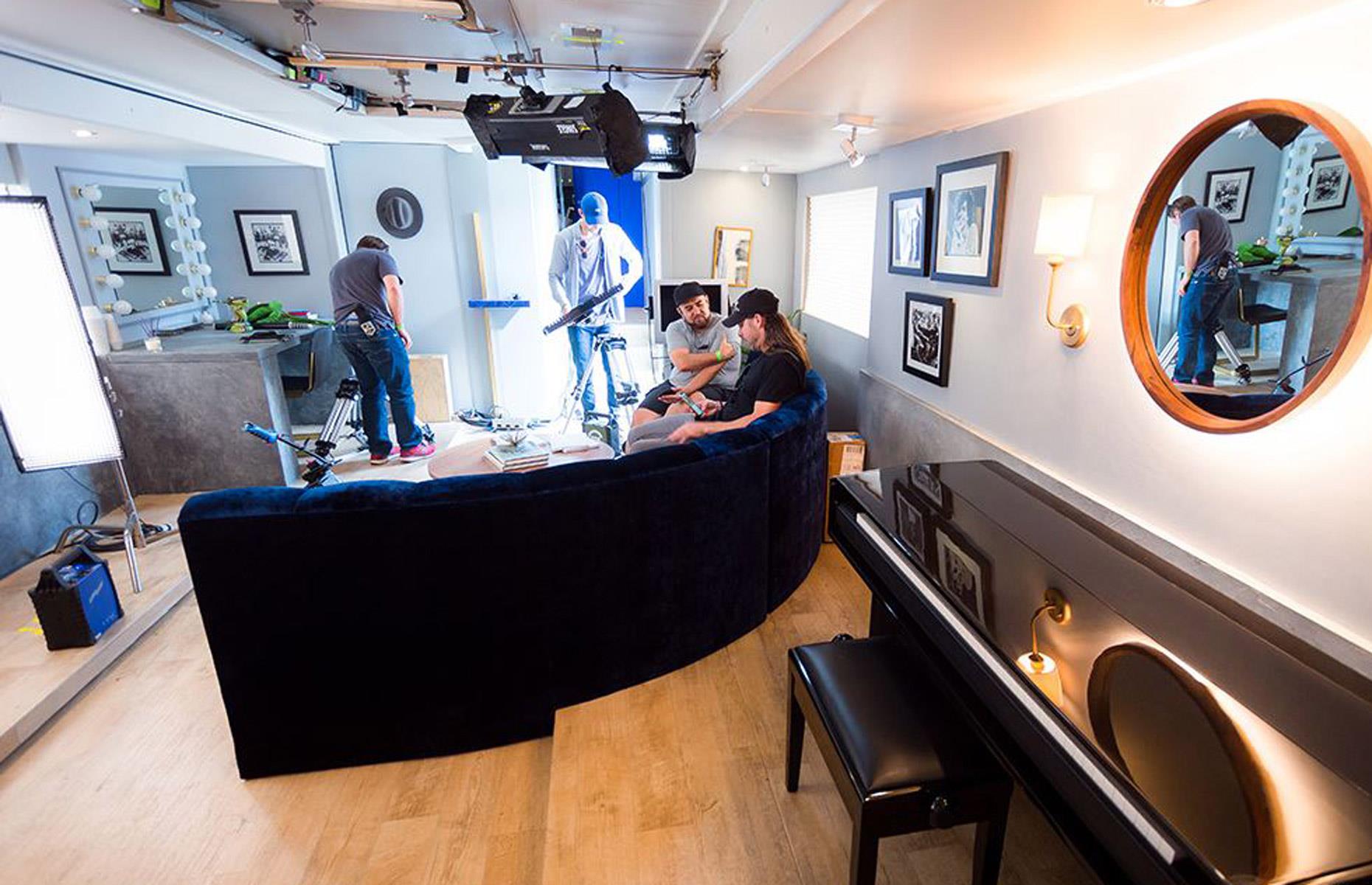 Jamie Foxx's studio on wheels