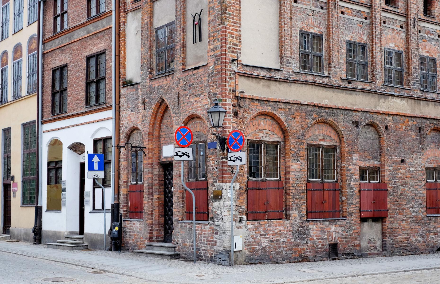 Poland: 181,000