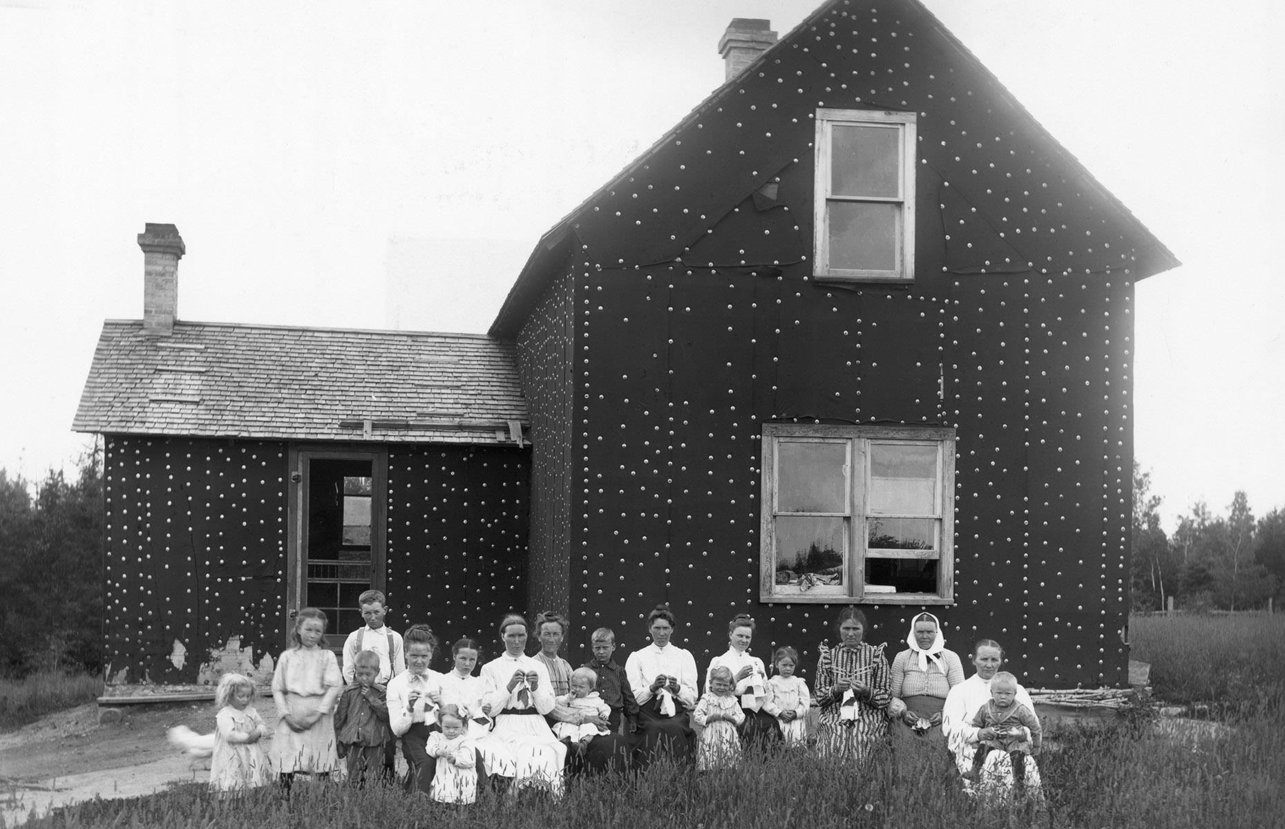 Una casa de papel alquitranado, Minnesota, 1890