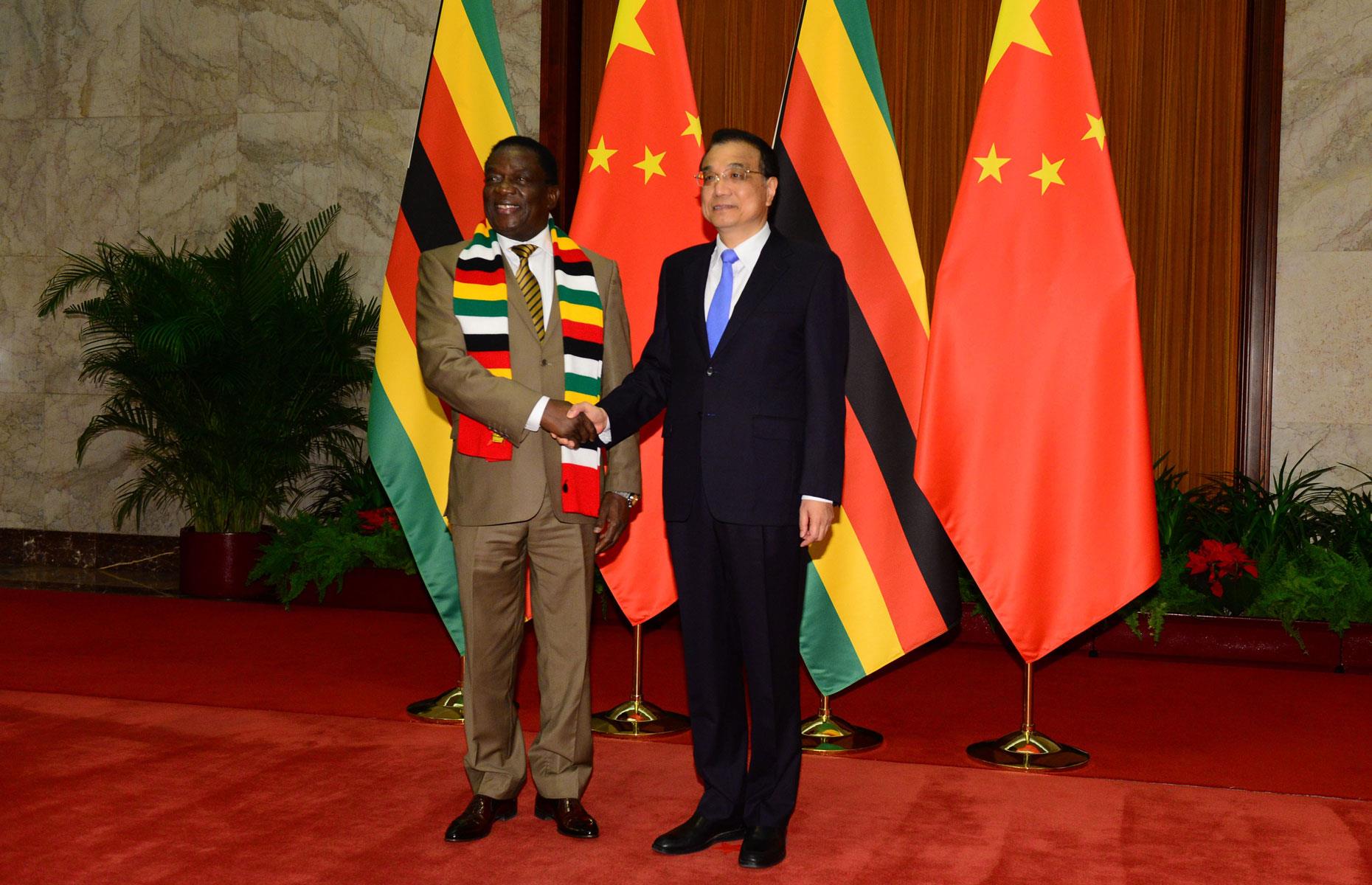 Emmerson Mnangagwa shakes hands with Chinese Premier Li Keqiang