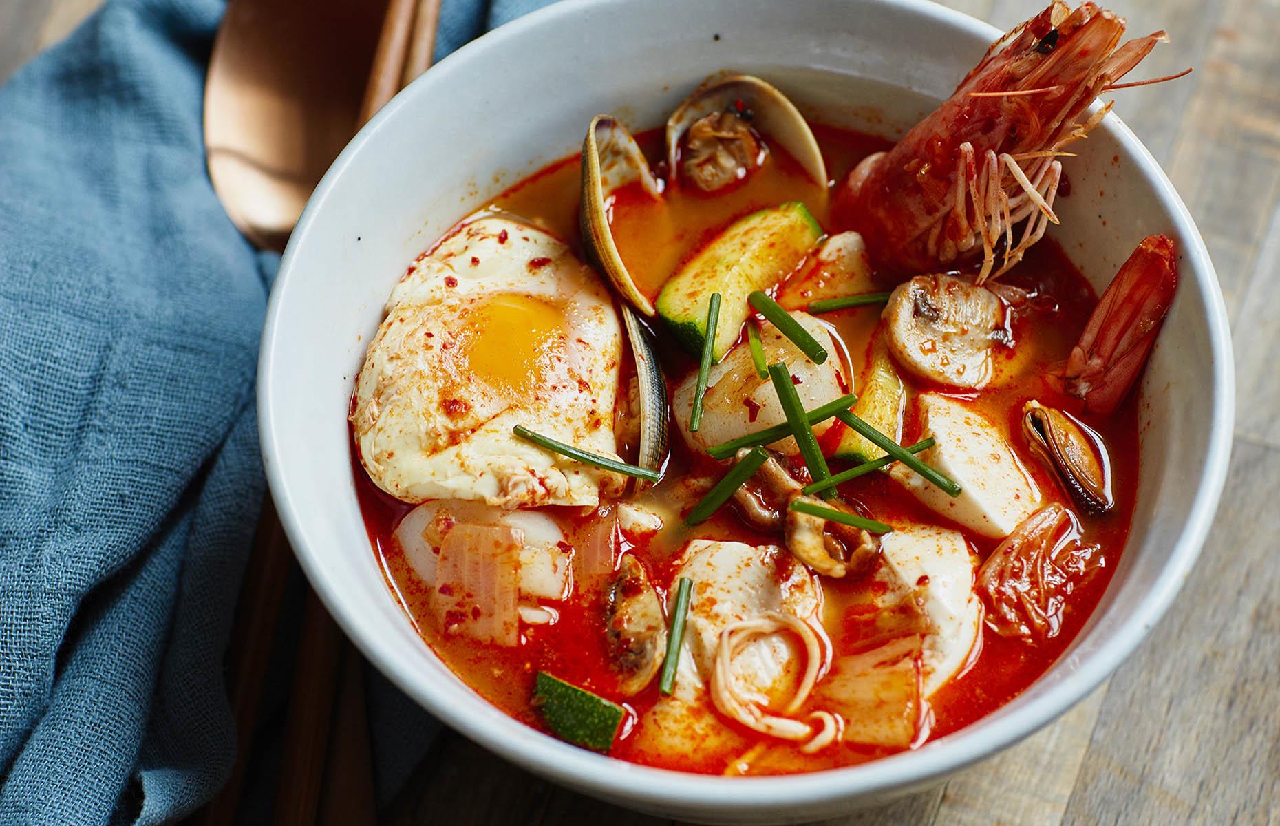 Korean seafood soup 
