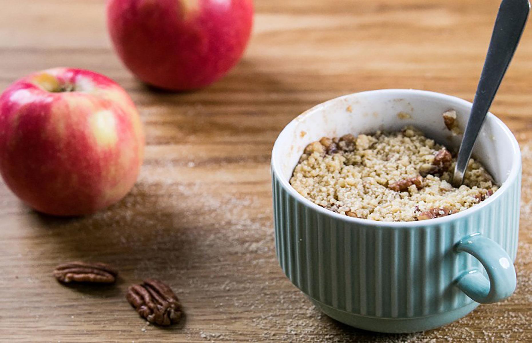 Toffee apple mug crumble