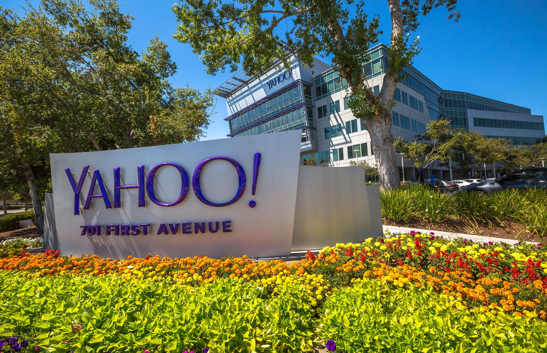 Yahoo: 1,600 jobs cut
