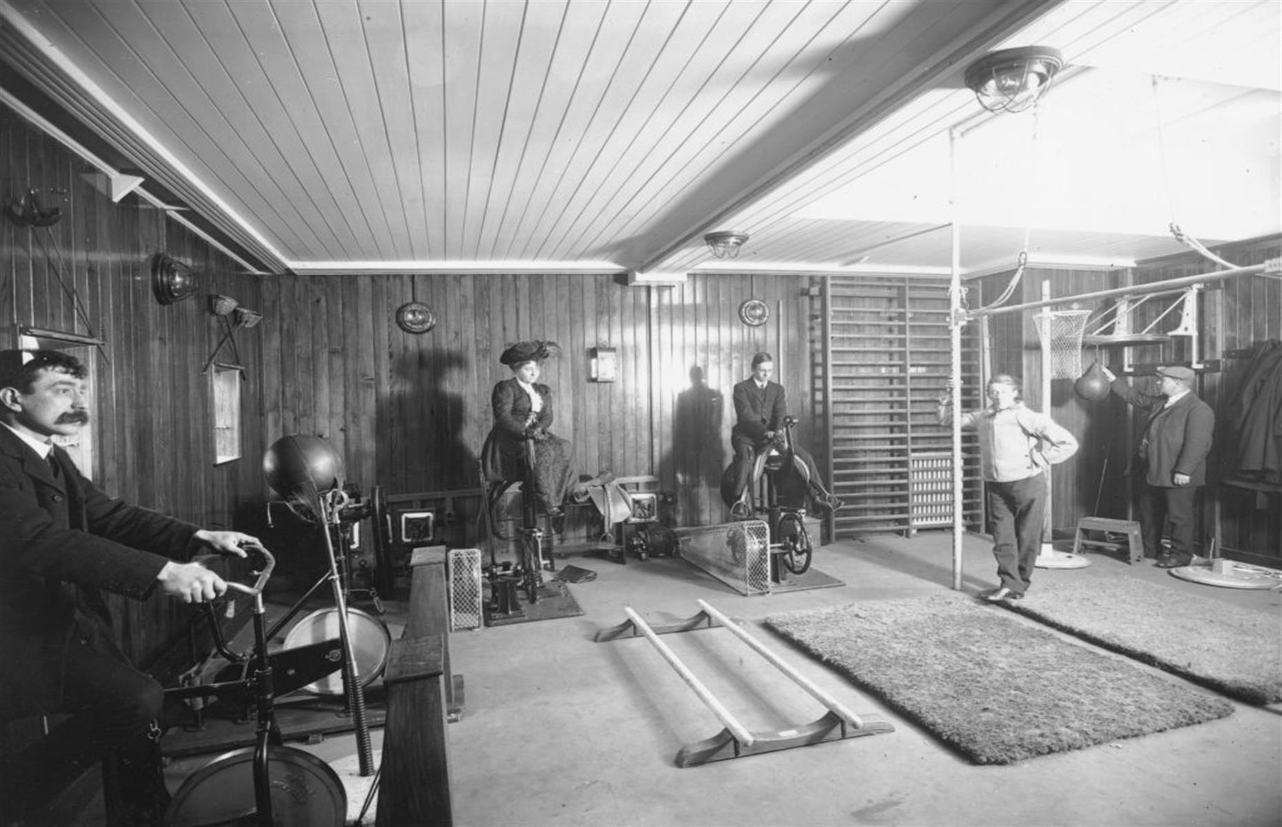 1911: RMS Franconia's gymnasium