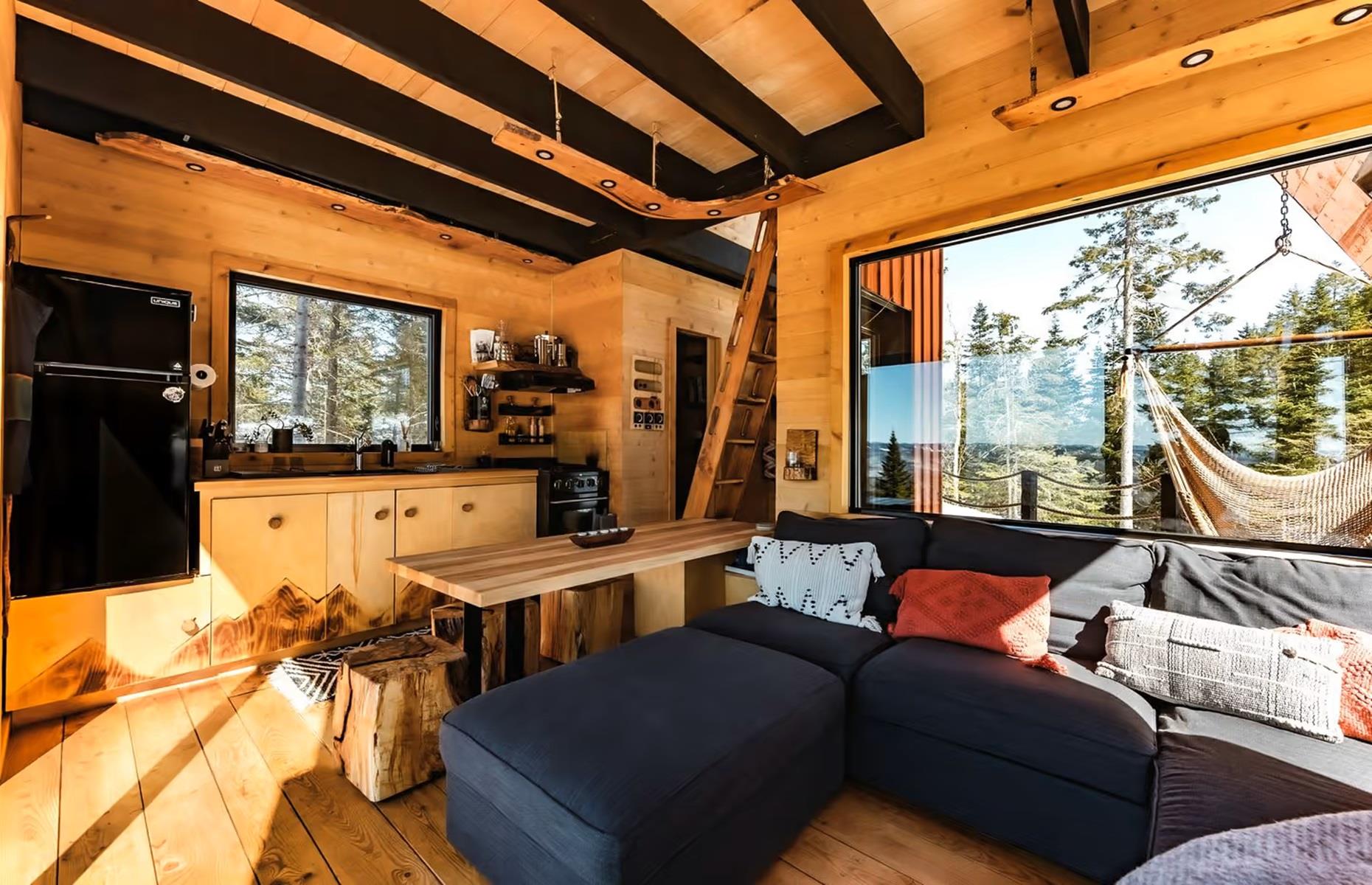 Luxury mountaintop cabin, Quebec, Canada