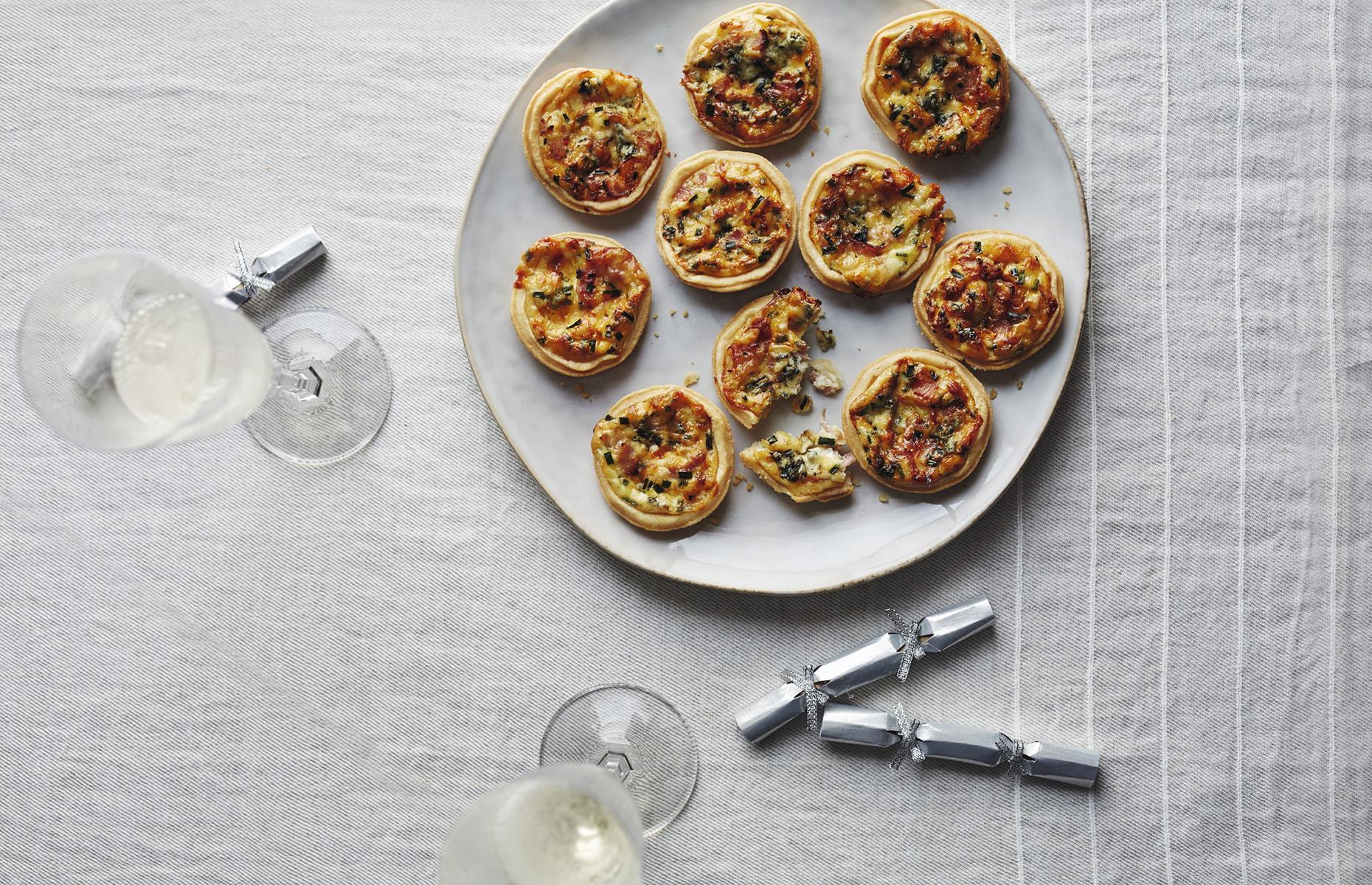 Canapés: ham and cheese tarts