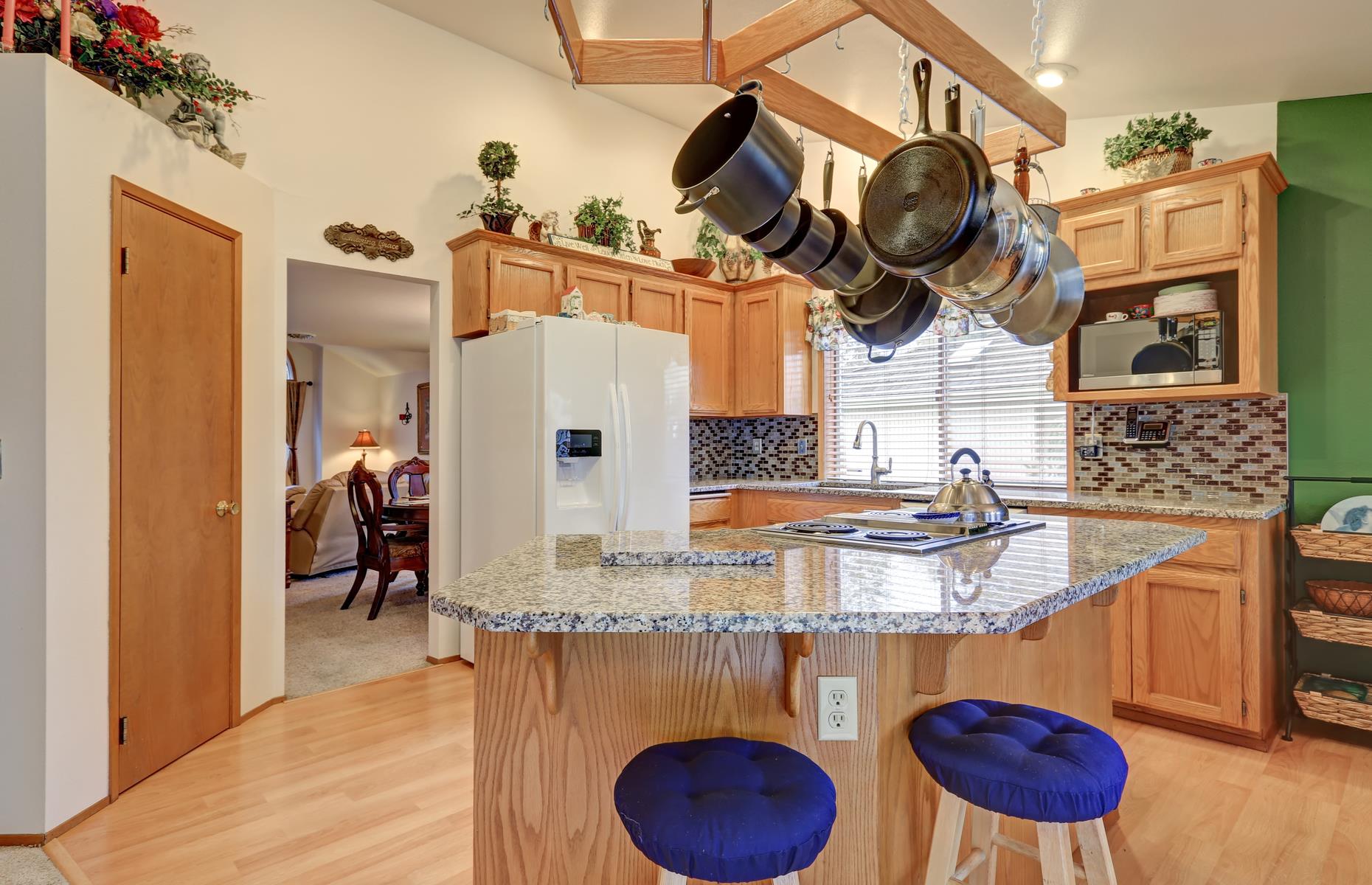 Hanging rack for pans