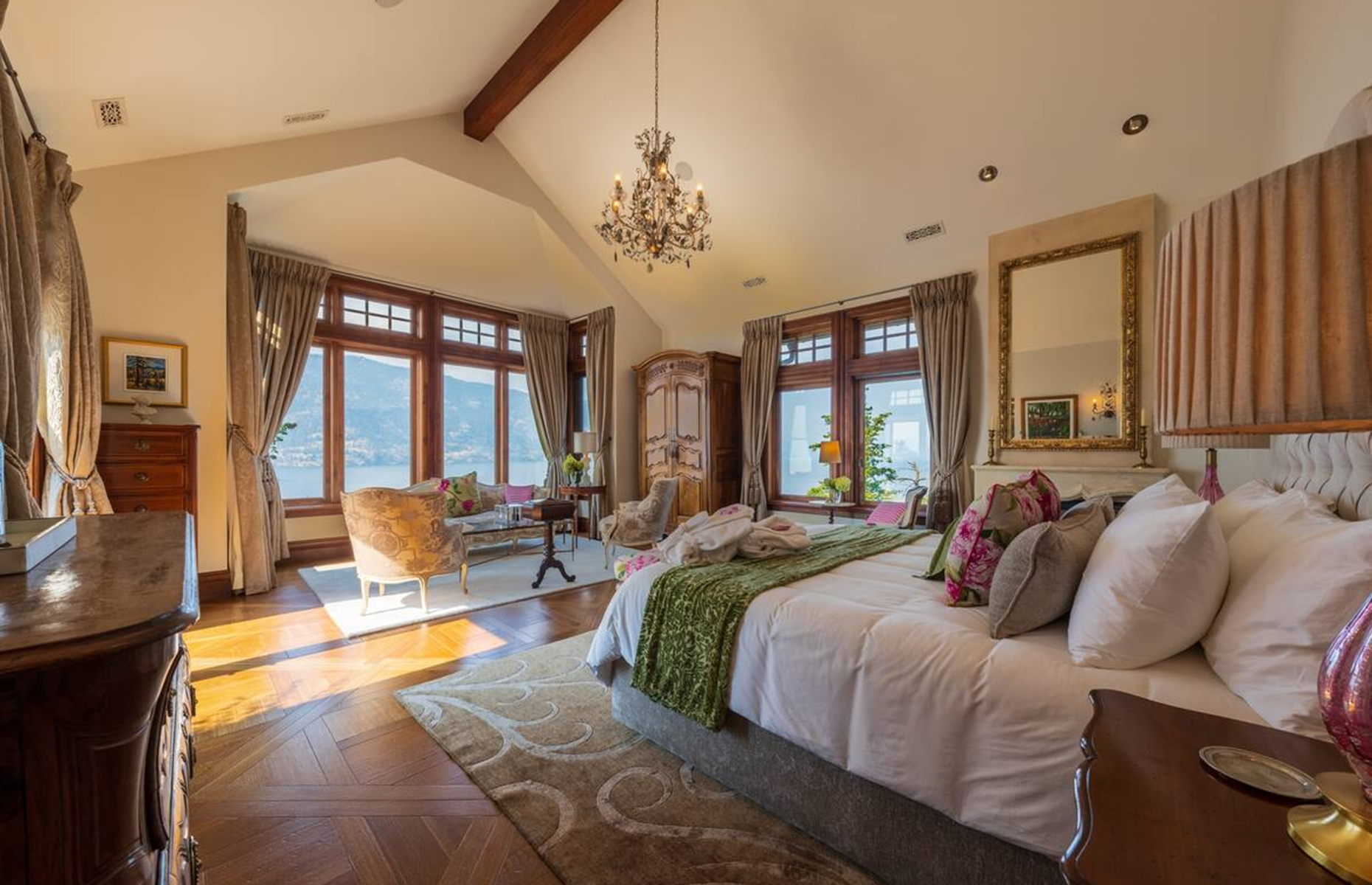 Lakefront château, British Columbia, Canada: £237,584 ($291.4k) PCM