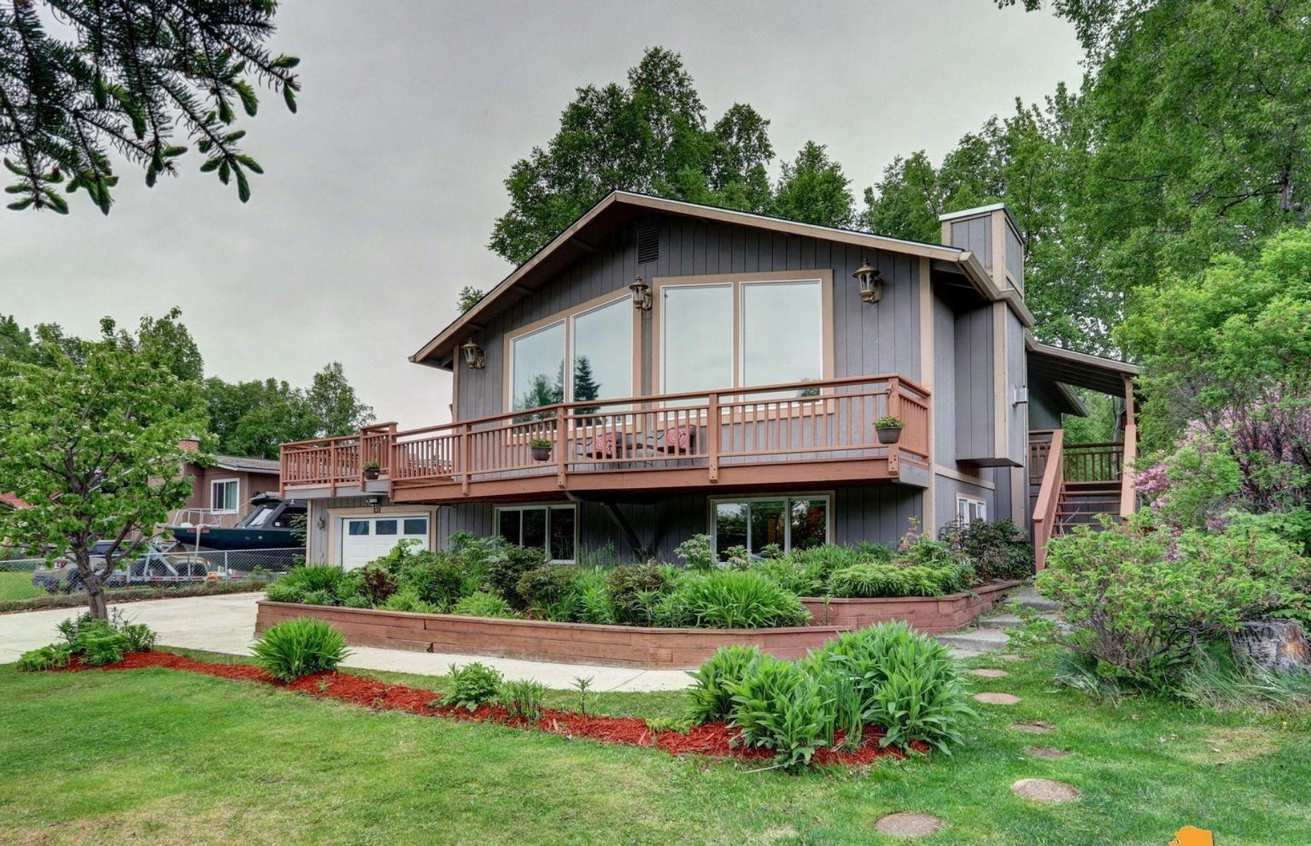 Timber chalet, Anchorage, Alaska: $367,000 (£292k)