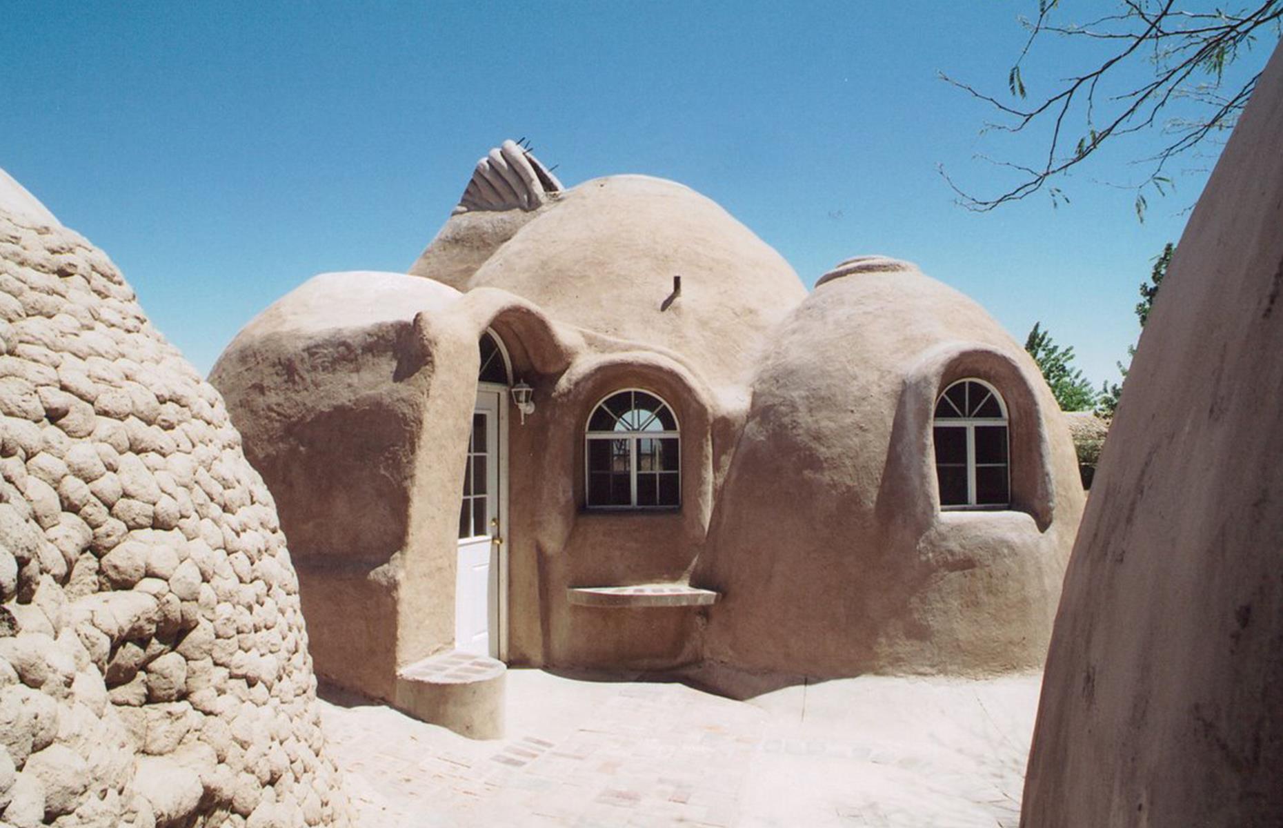 Earthbag house, California, USA: 9 eco home building materials that are better than concrete