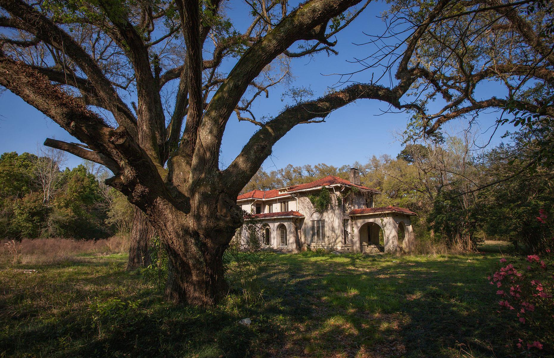 Outlaw House: a secret tunnel?