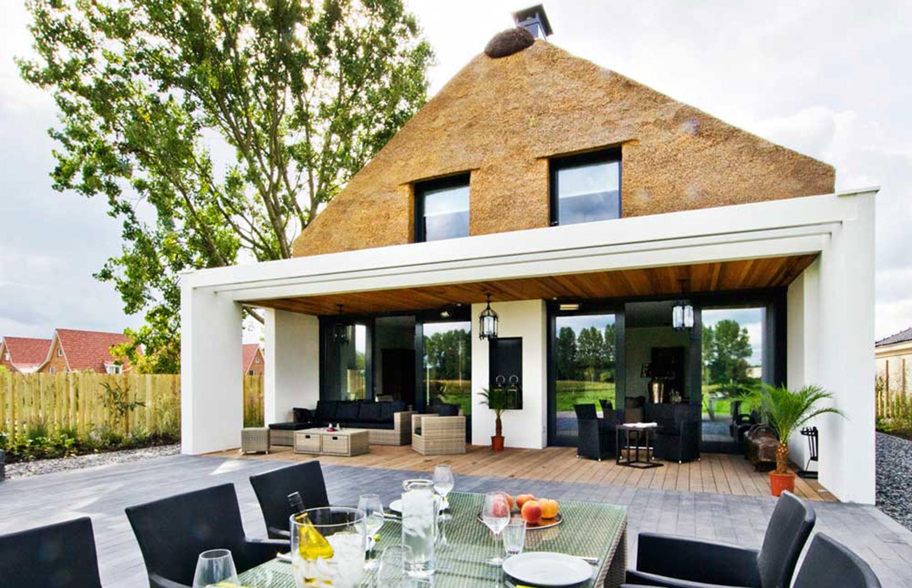 Sustainable straw house, Zoermeer, Netherlands