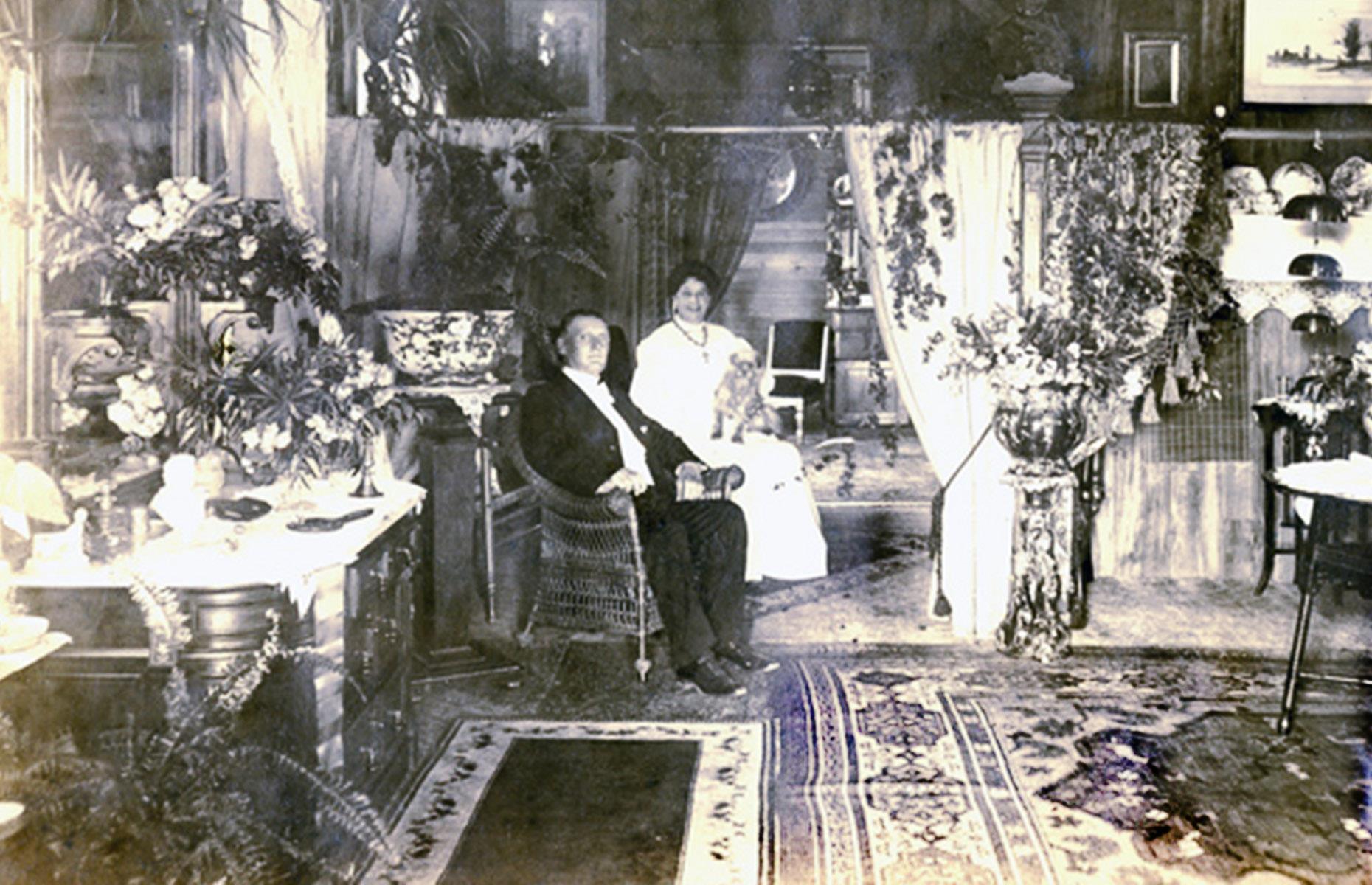1903: Koreshan Unity leaders in their Estero home