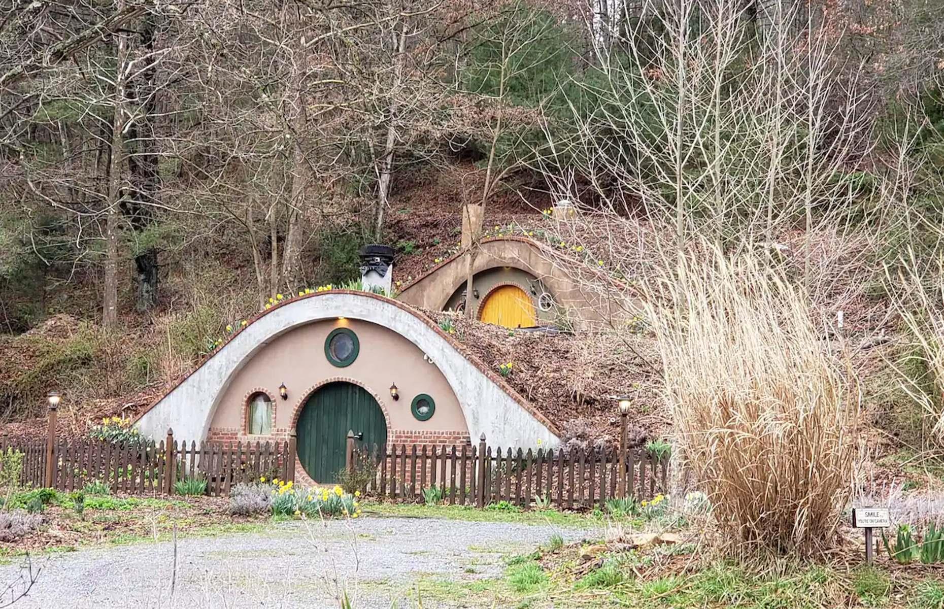 Hobbit Style Underground Cabin, Broadway, Virginia, USA