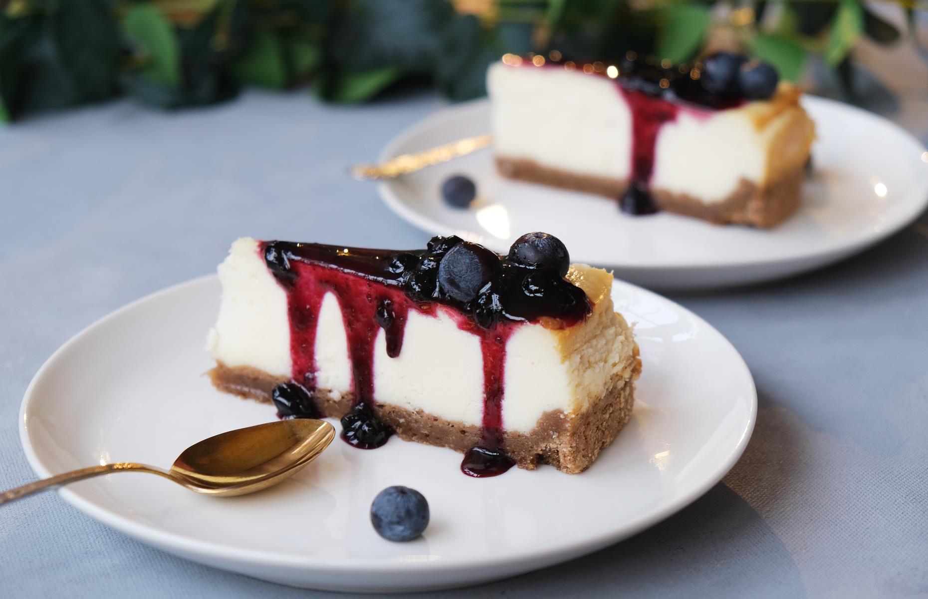British cheesecake with warm blueberries