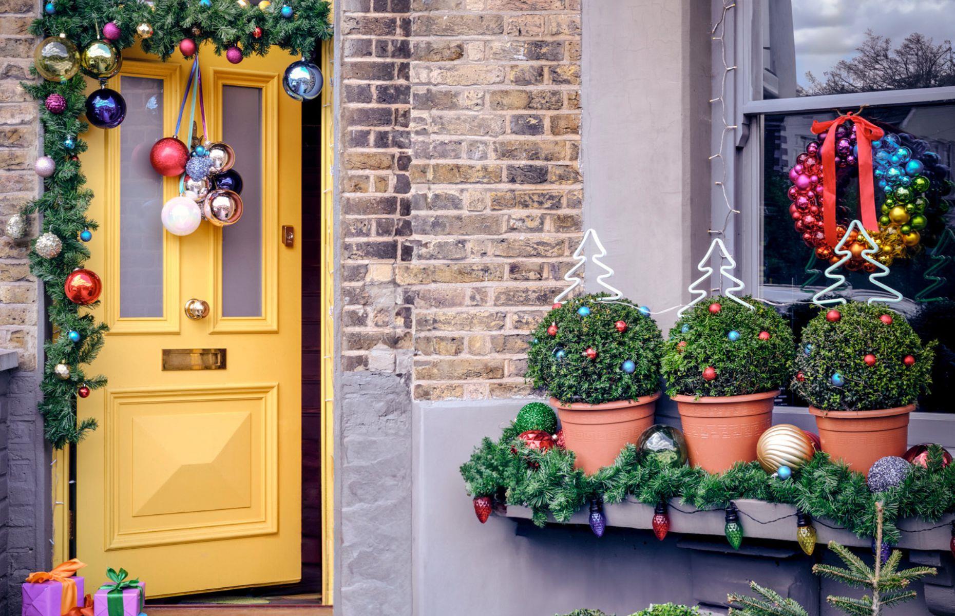 Curate Christmas kerb appeal