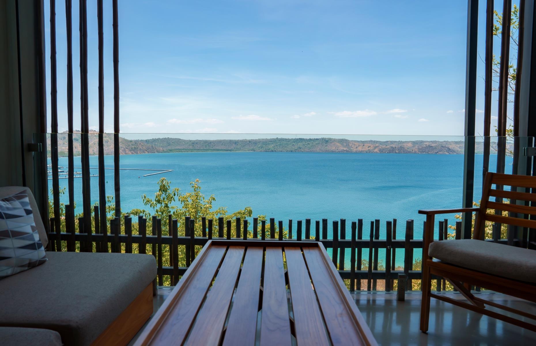 Costa Rica: $2,000 cost of living per month