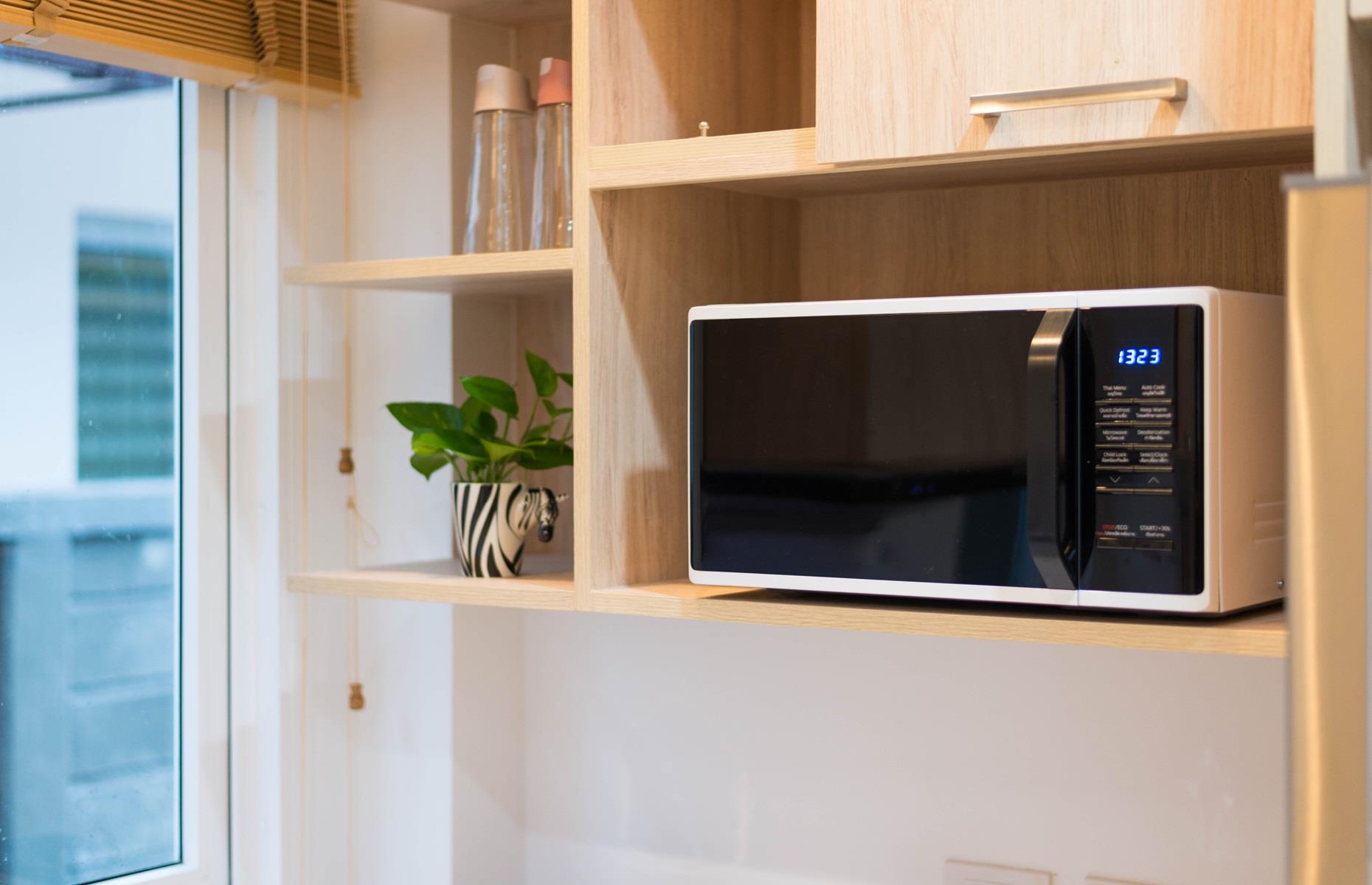 Leaving the microwave switched on