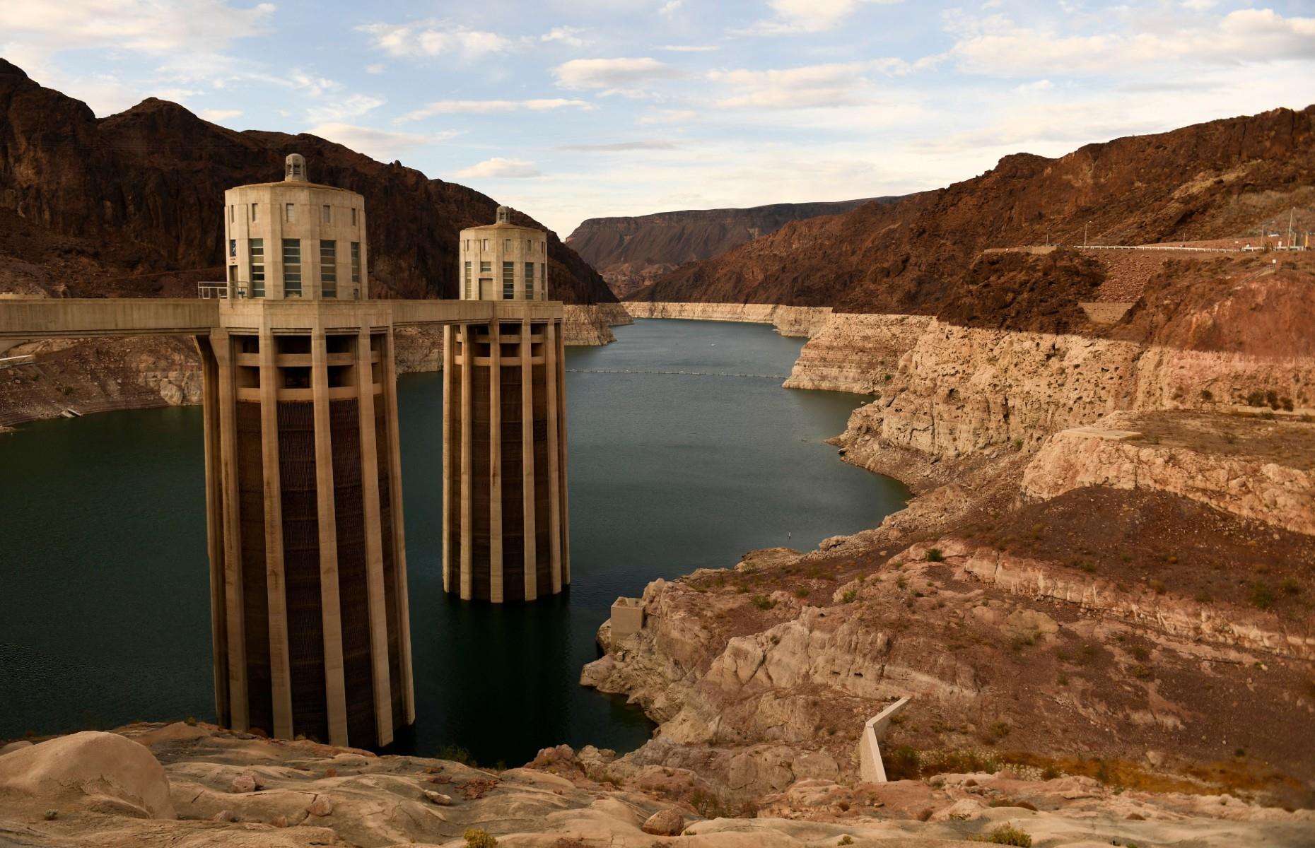 The Hoover Dam's reservoir is draining rapidly 