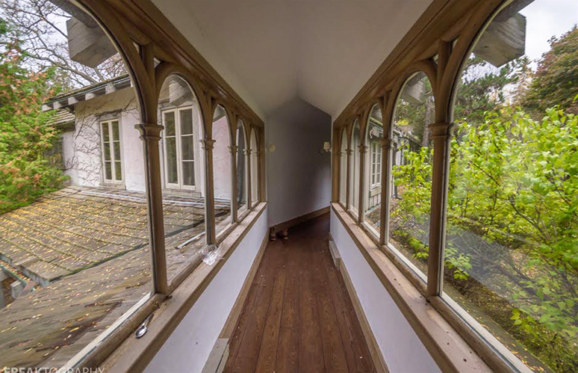 Cloister passageway