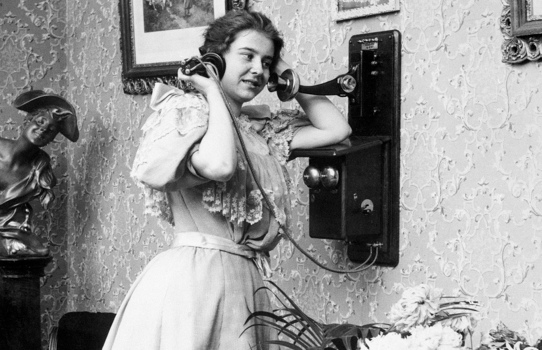 Teléfono: 1890