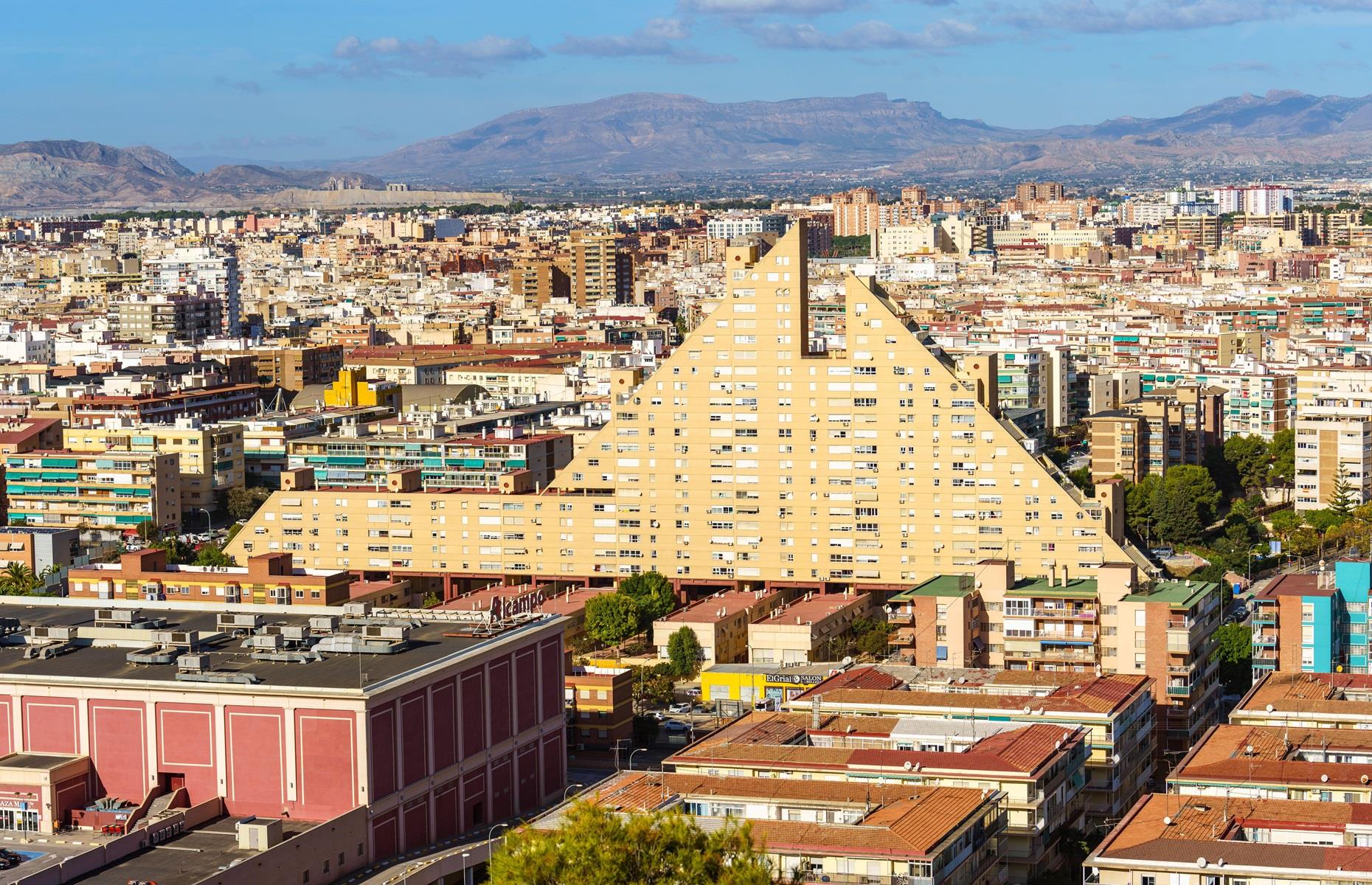9. Edificio La Pirámide, Alicante, Spain