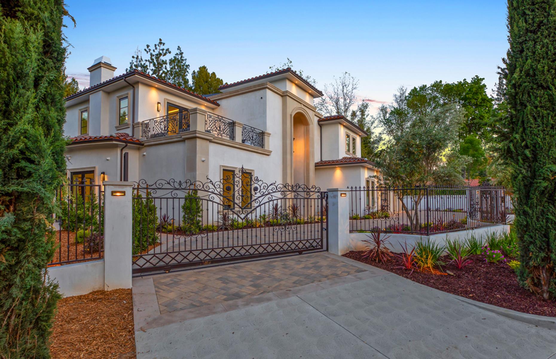 JoJo Siwa's LA mansion