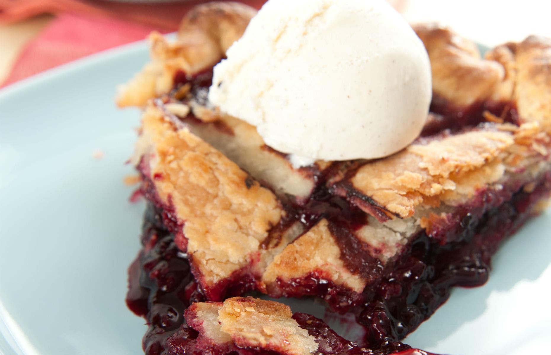 Oregon: marionberry pie