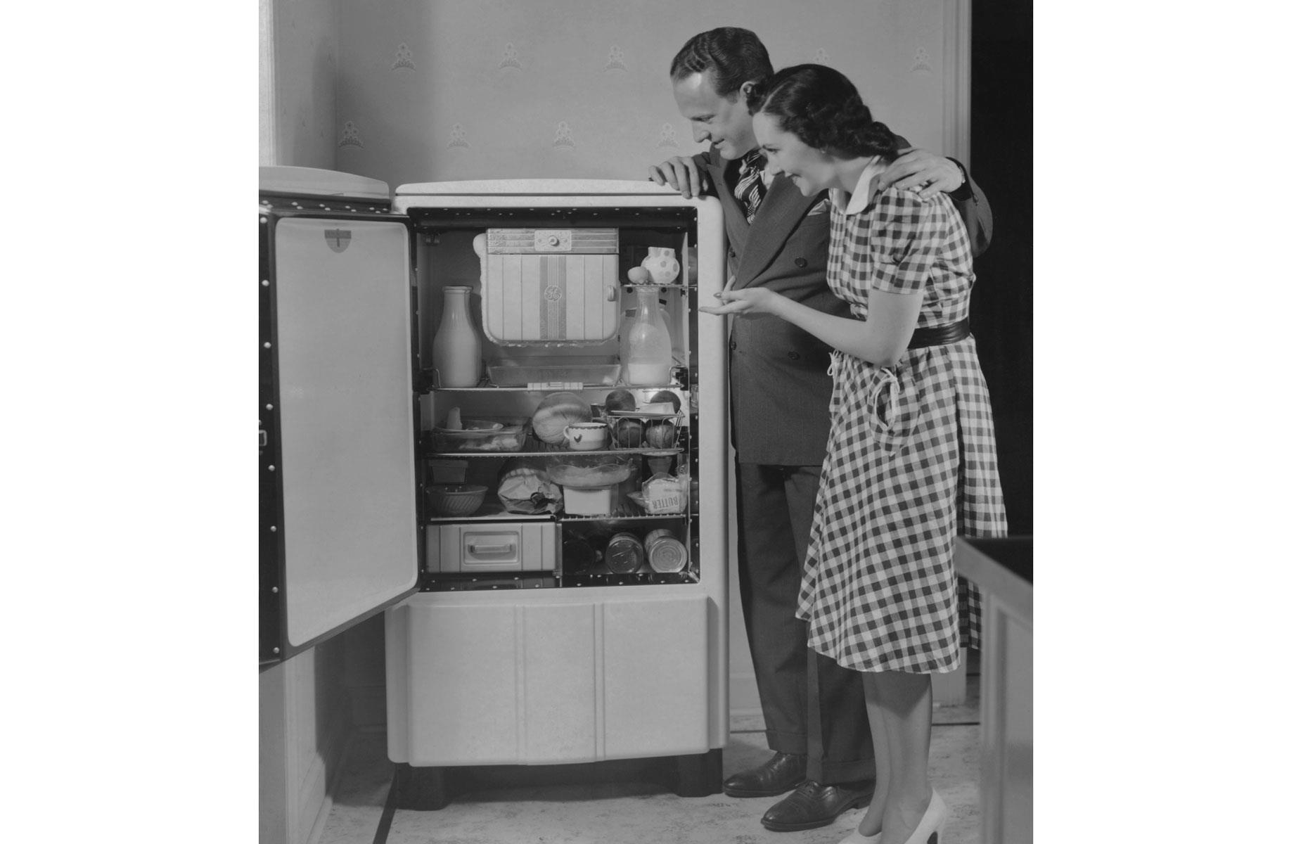 1946: refrigerator 