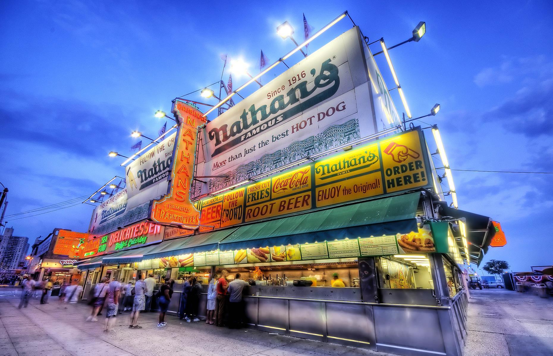 the-most-historic-fast-food-spots-in-the-us-from-diners-to-burger