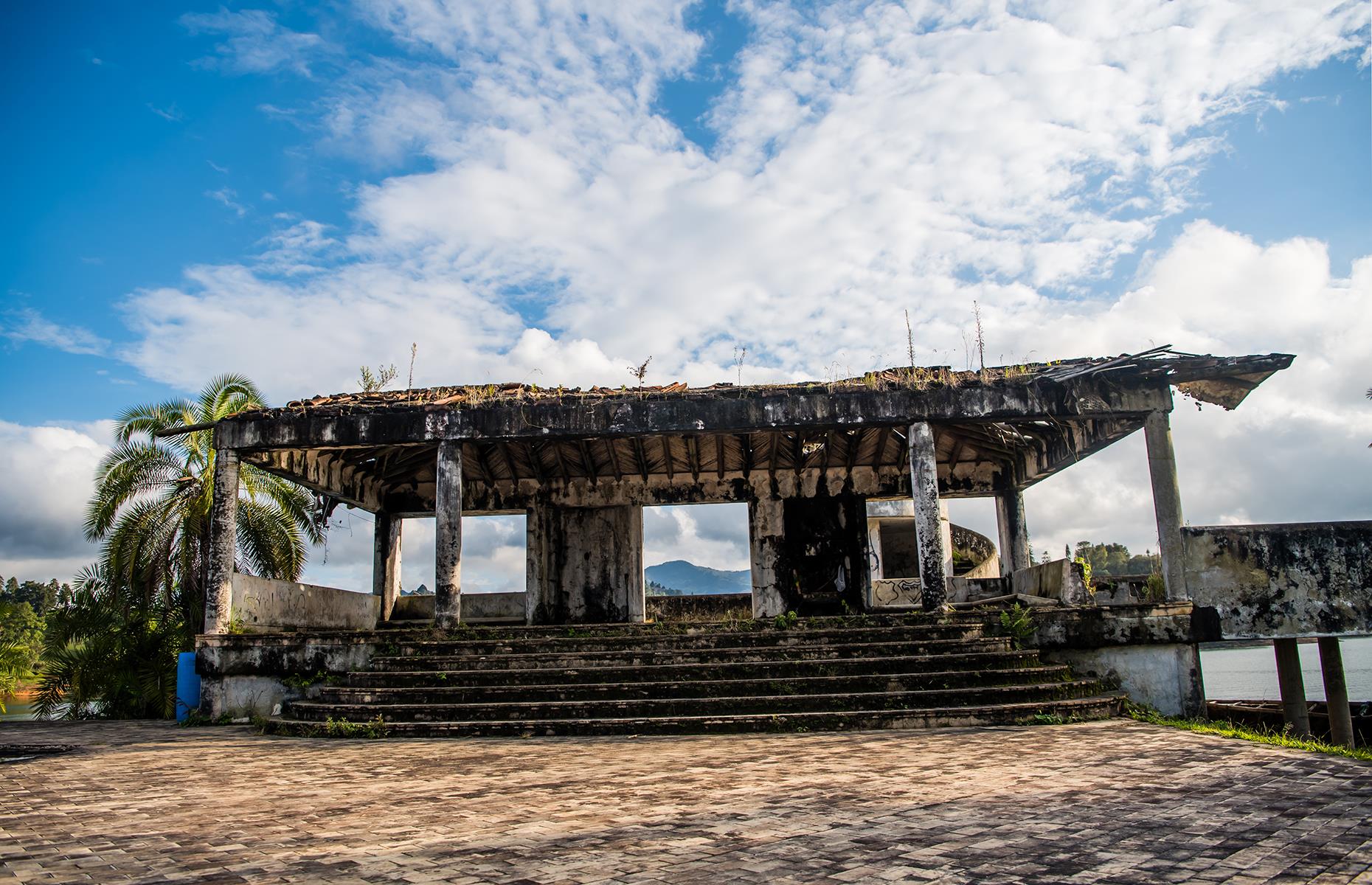 Pablo Escobar's La Manuela: secret features