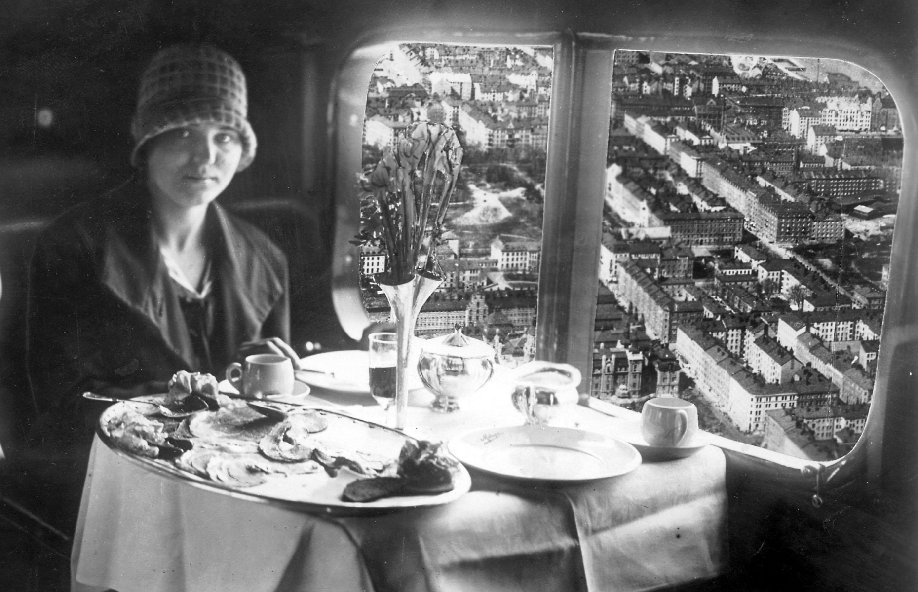 1920s: enjoying breakfast at 3,000 feet (914m)