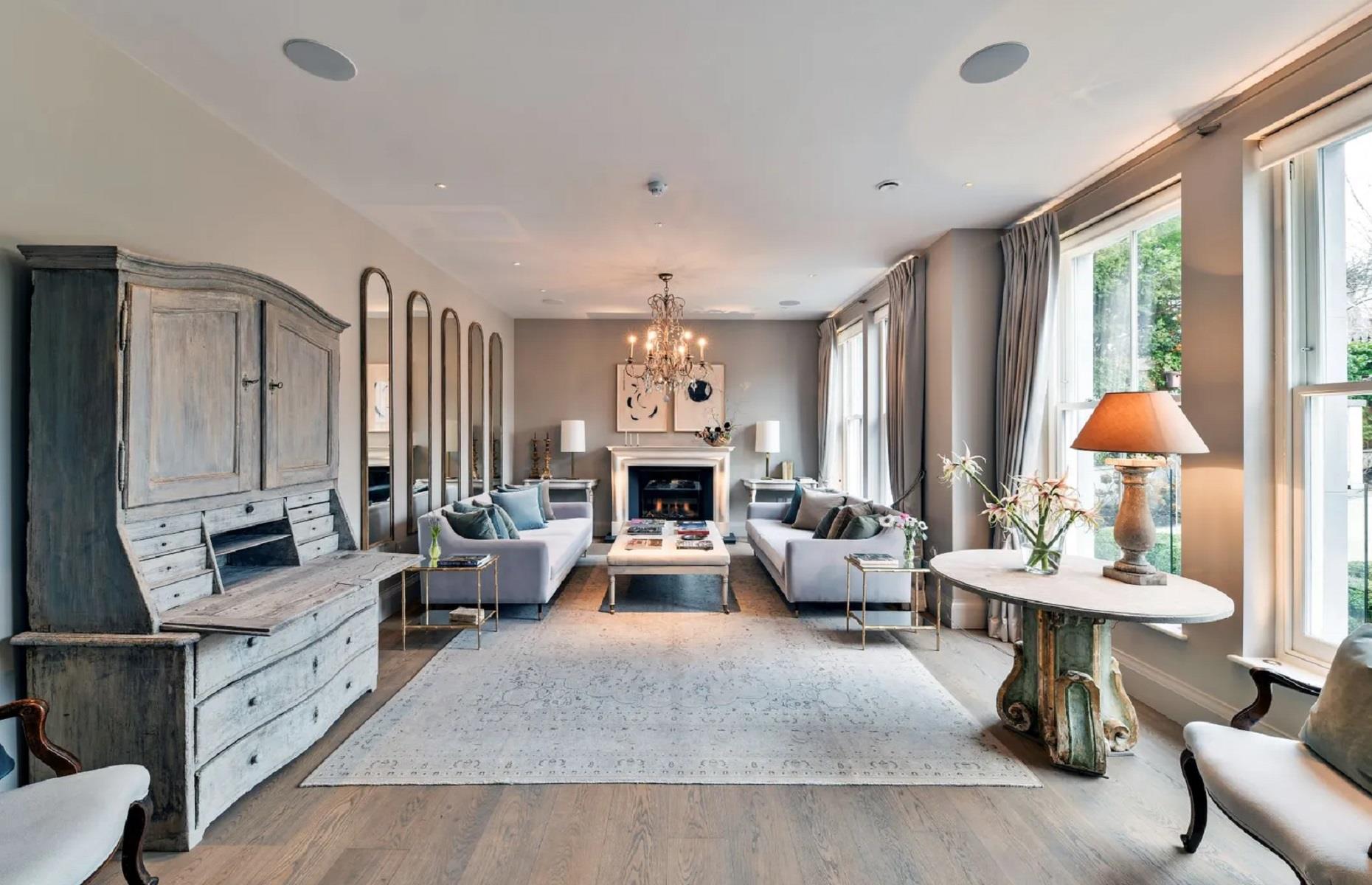 Luxurious mansion, Roehampton, London