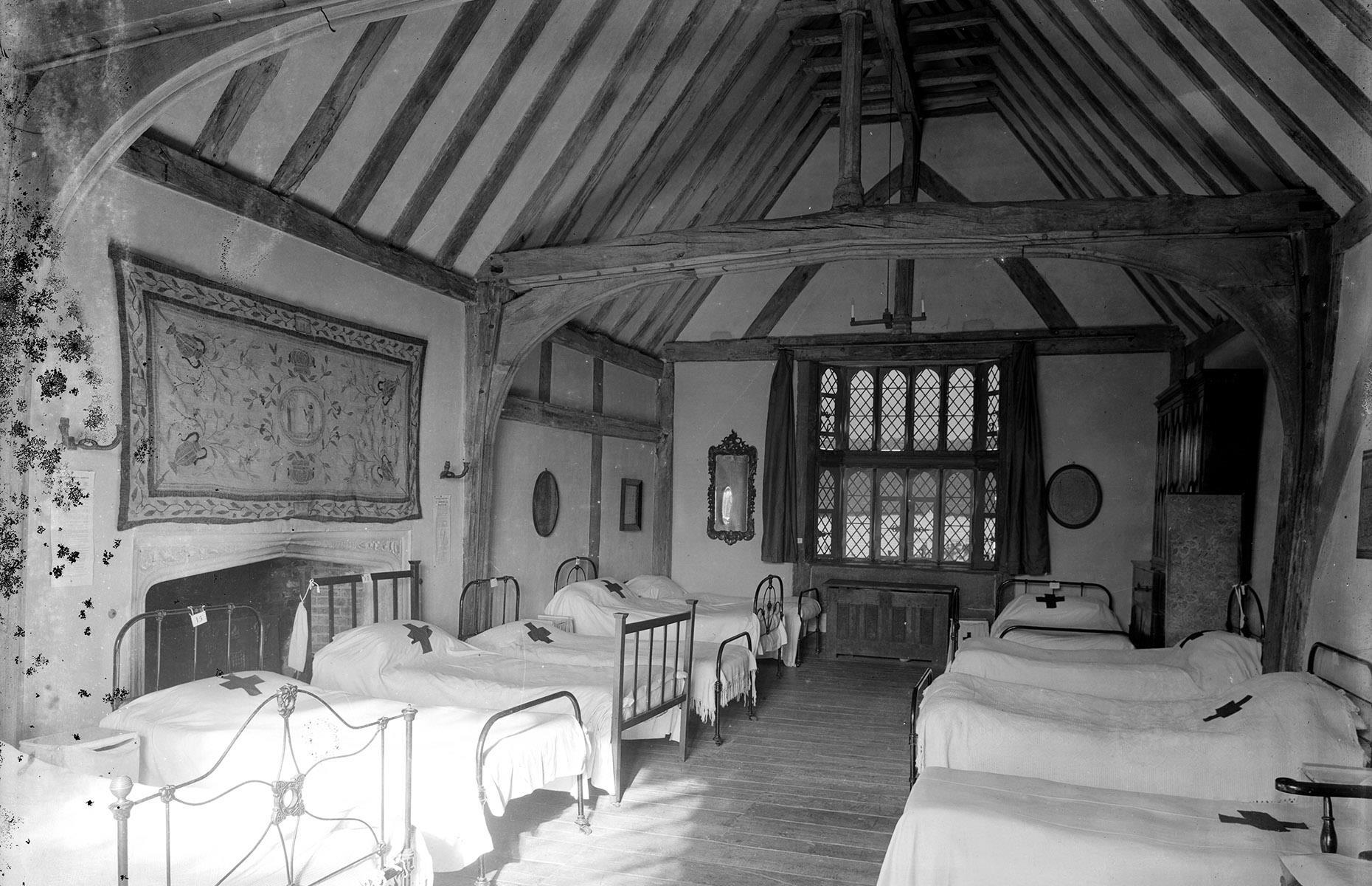 1915: Grandes casas acogen a soldados heridos