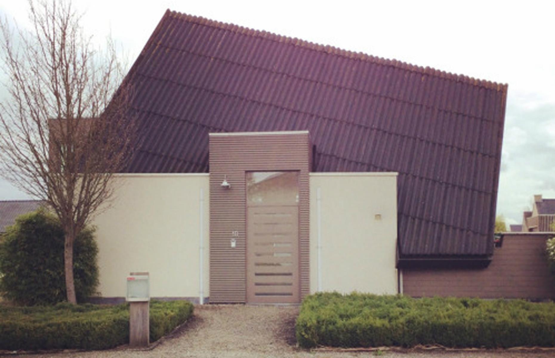 A sliding roof, Belgium