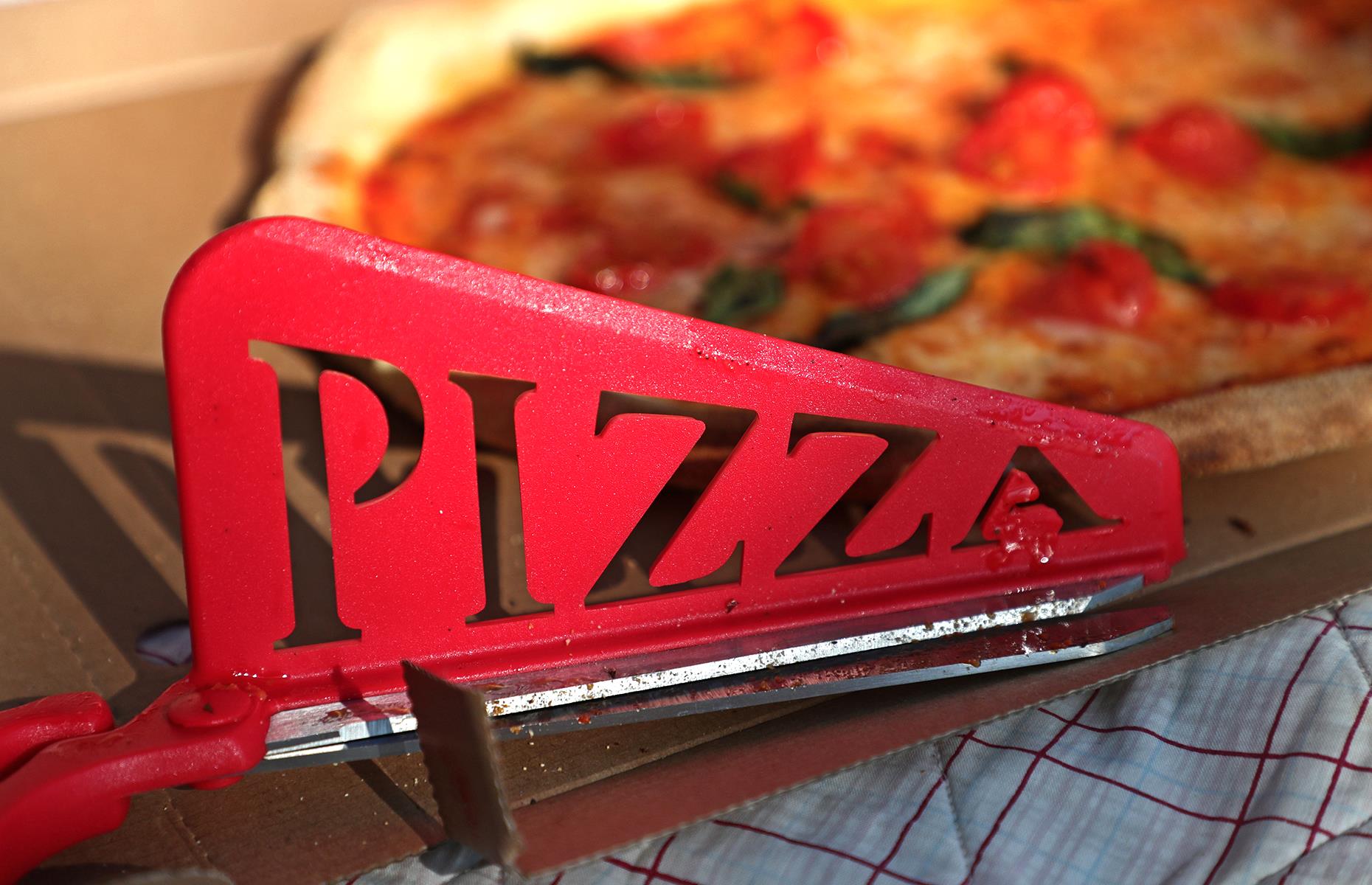 2. Pizza scissors