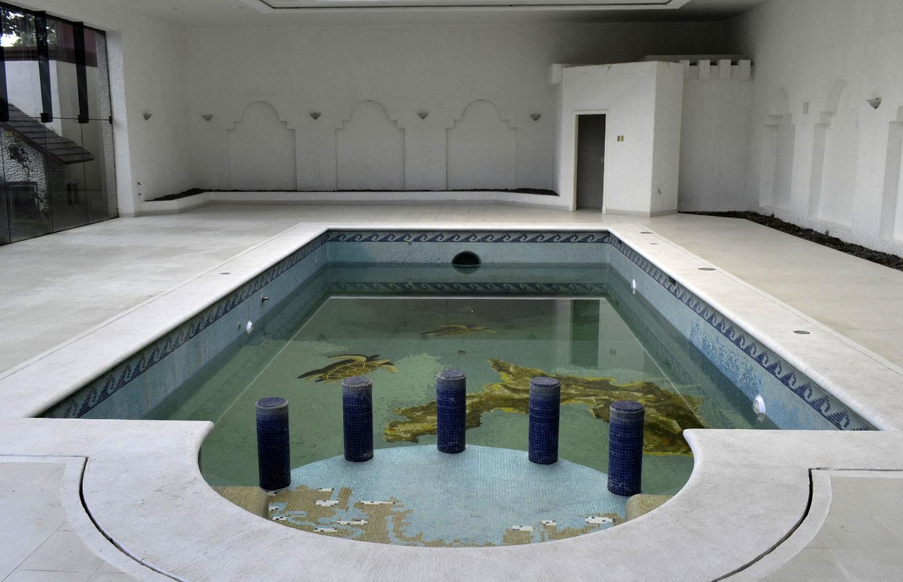 Amado Carrillo Fuentes' mansion: mosaic-lined pool