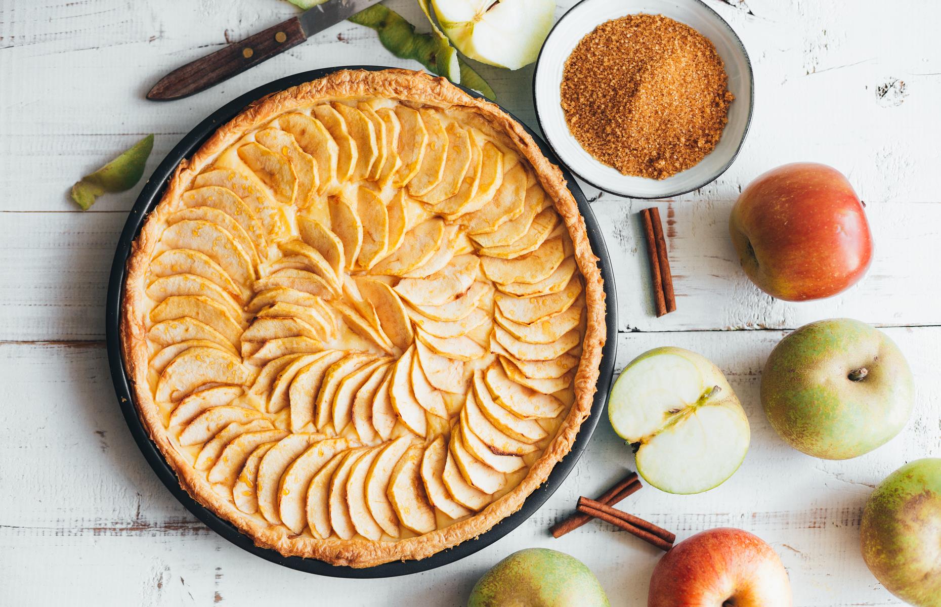 Apple and cinnamon tart