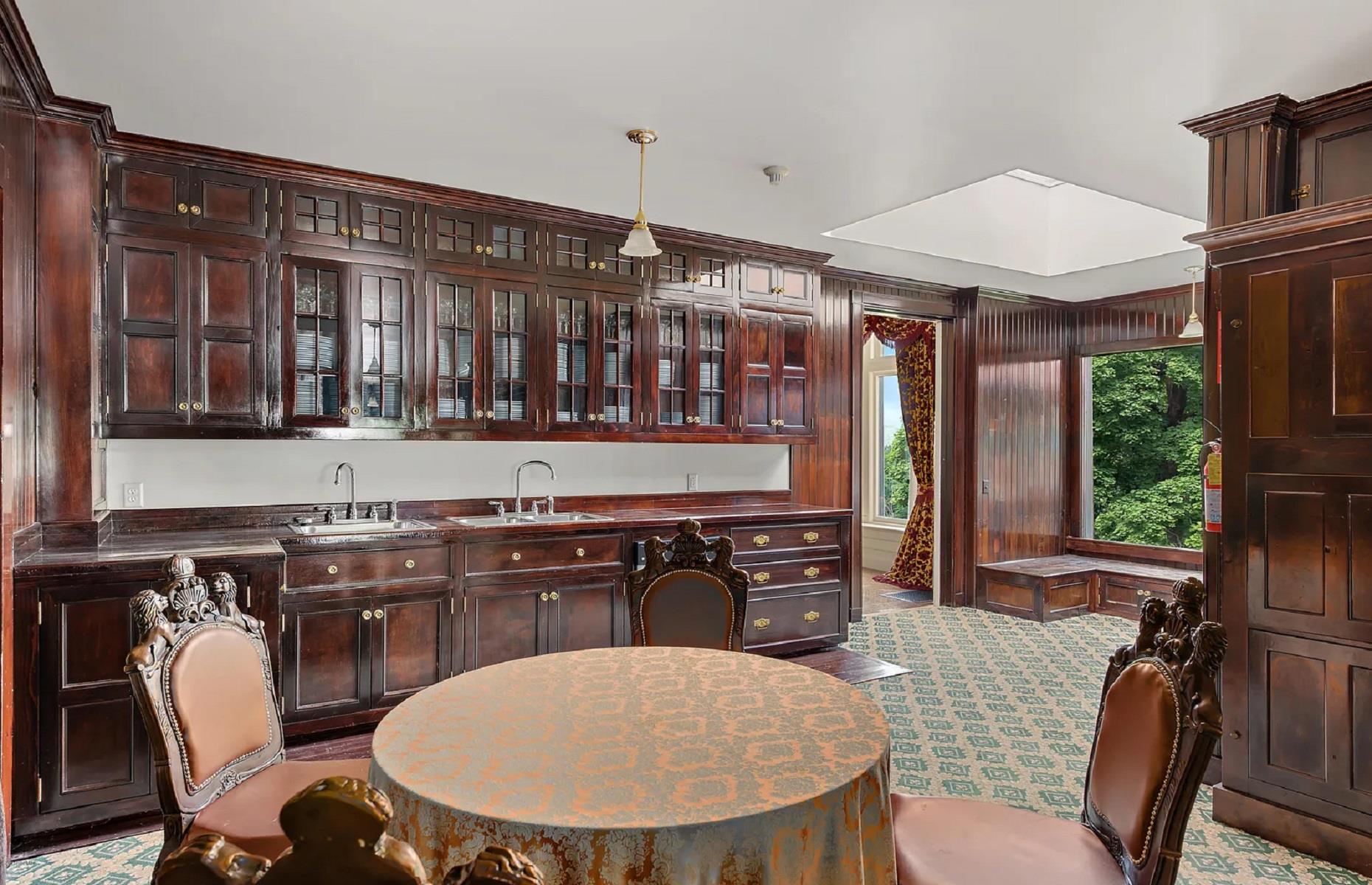 Beautiful butler's pantry