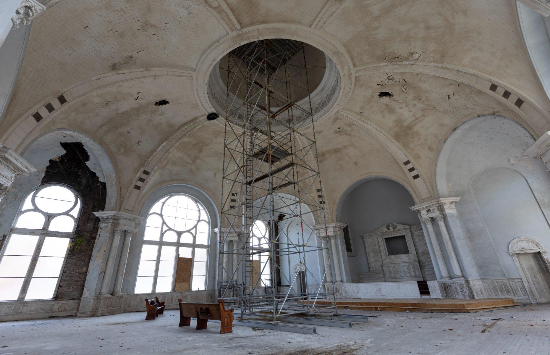 Bajo la cúpula 