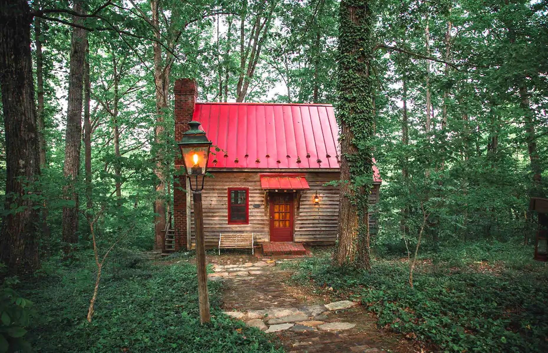 Riverfront cabin, Virginia, USA