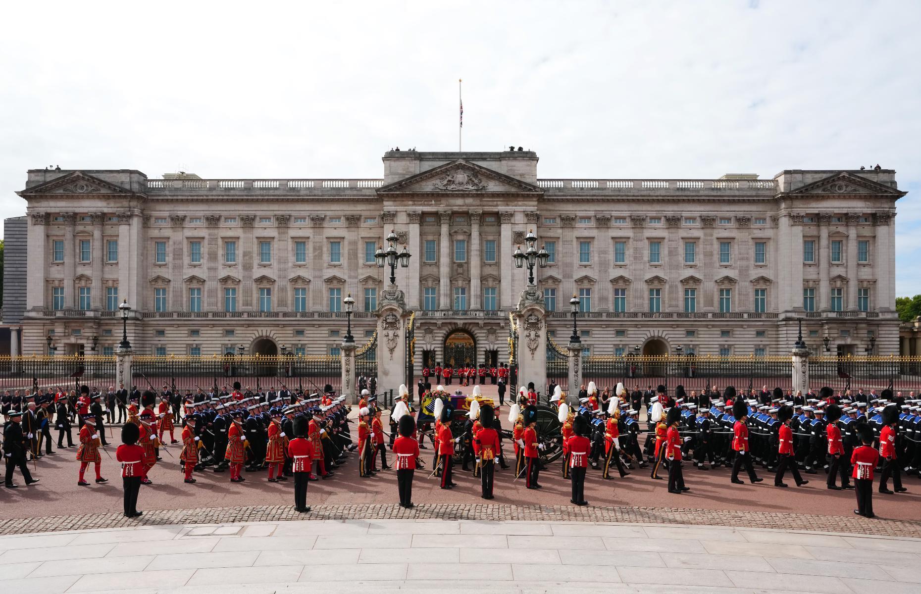 Royal estates valued: how much is Buckingham Palace worth? | lovemoney.com